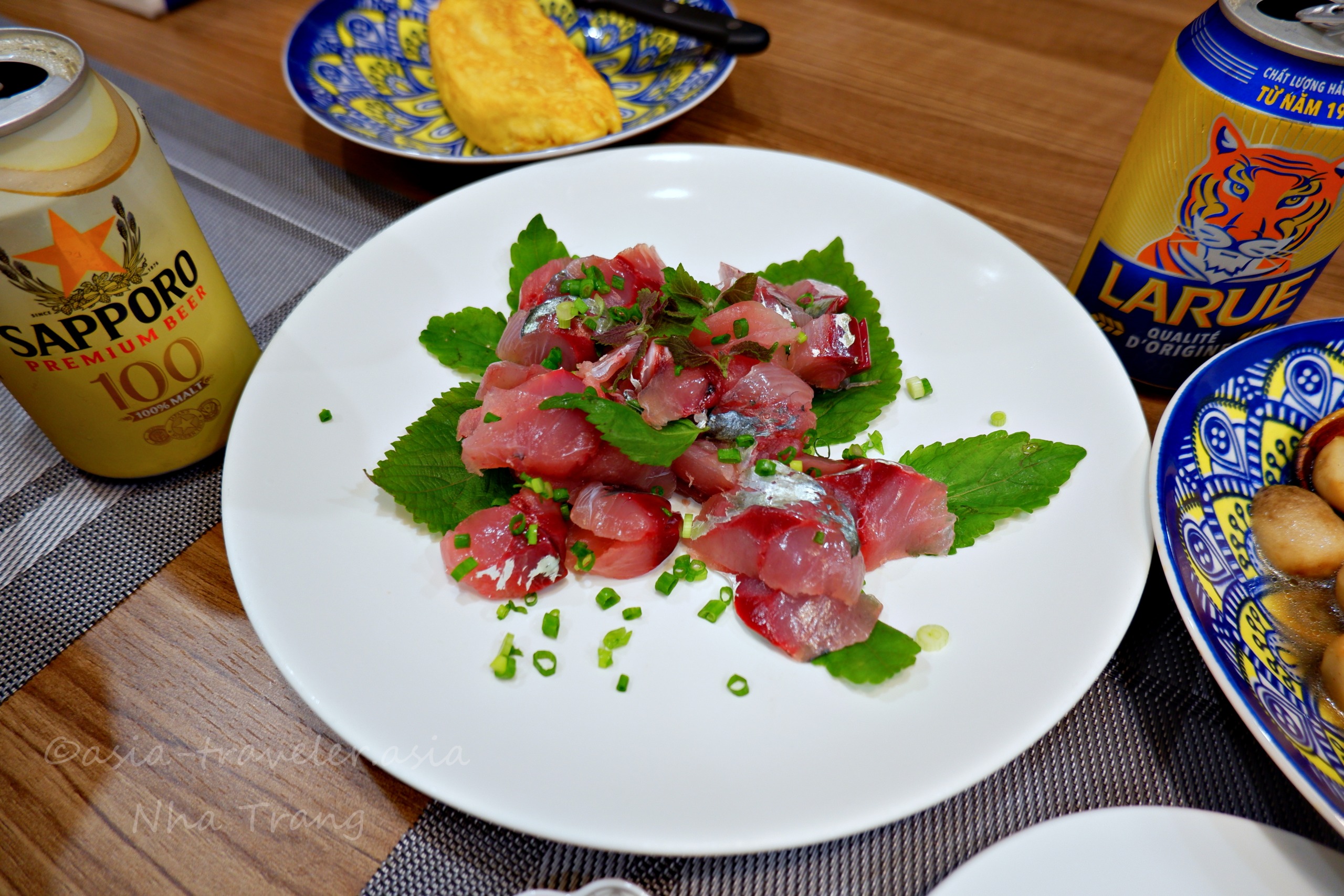 ニャチャン産の鯵で作ったお造りとラルービール