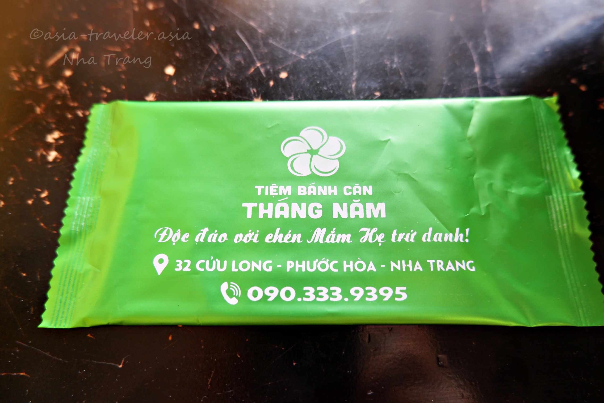 ニャチャン「ターンナム」のロゴ入り緑色おしぼり袋