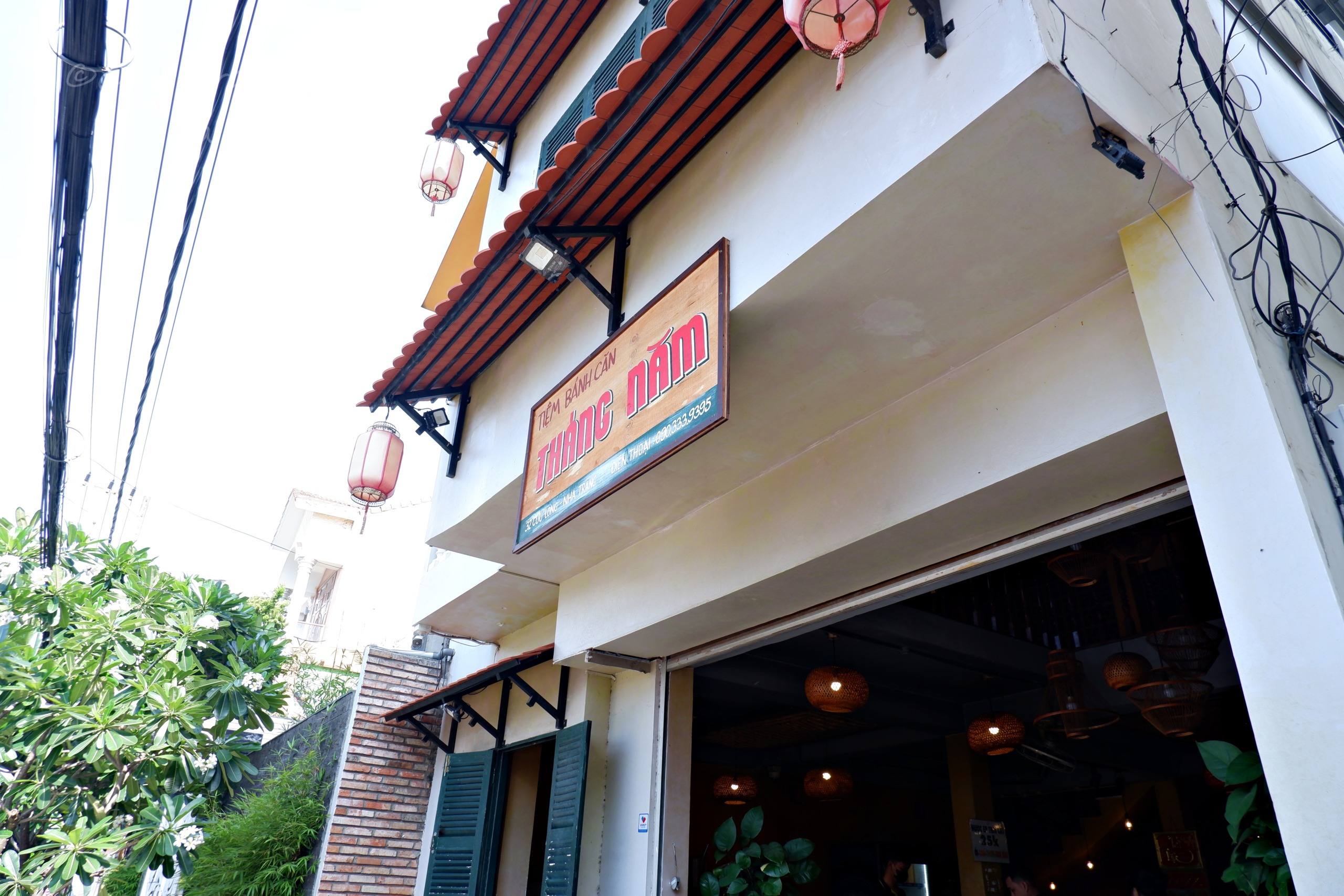 ニャチャンのバインカン専門店「Tháng Năm」外観