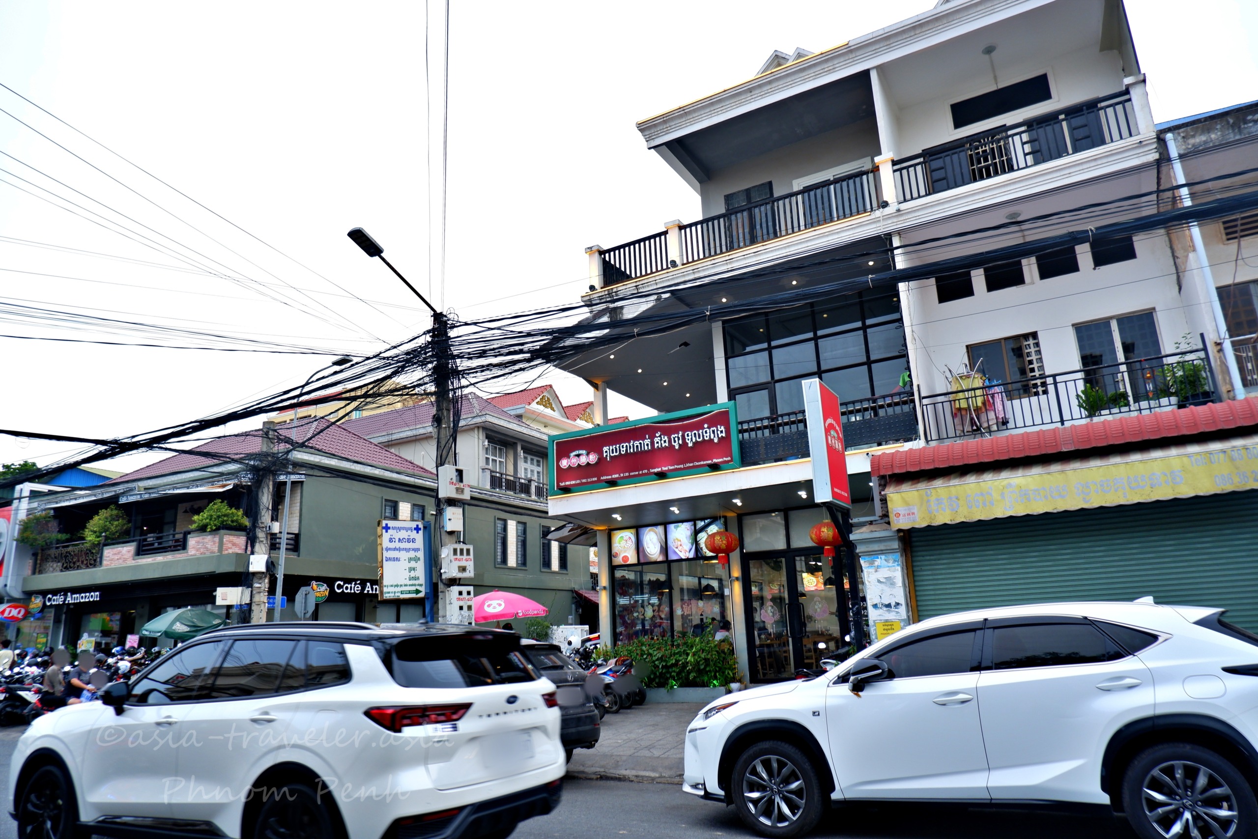 プノンペンのGuangzhou Noodle Restaurant外観と周辺の街並み