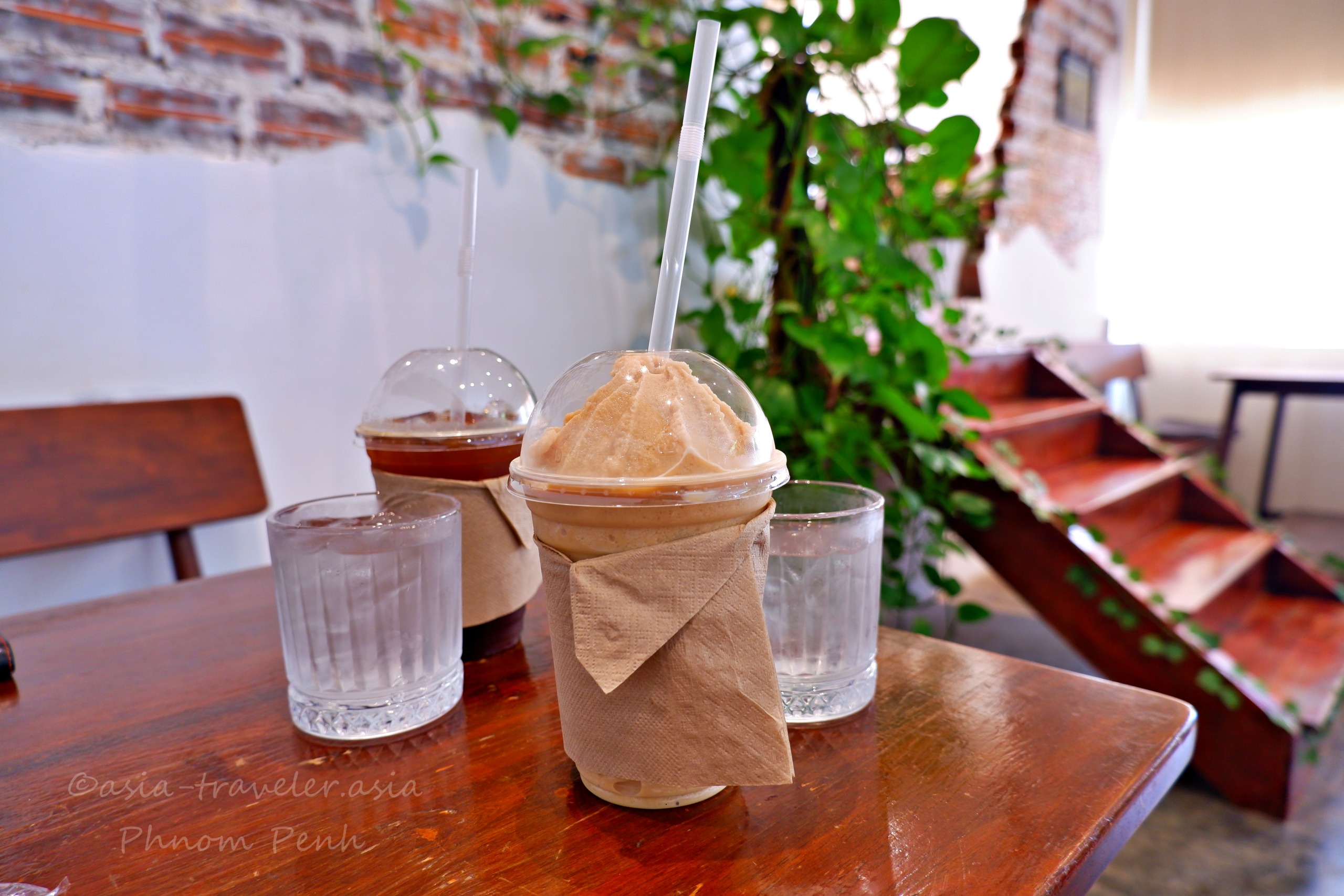プノンペンの秋葉原カフェで提供されたアイスコーヒー