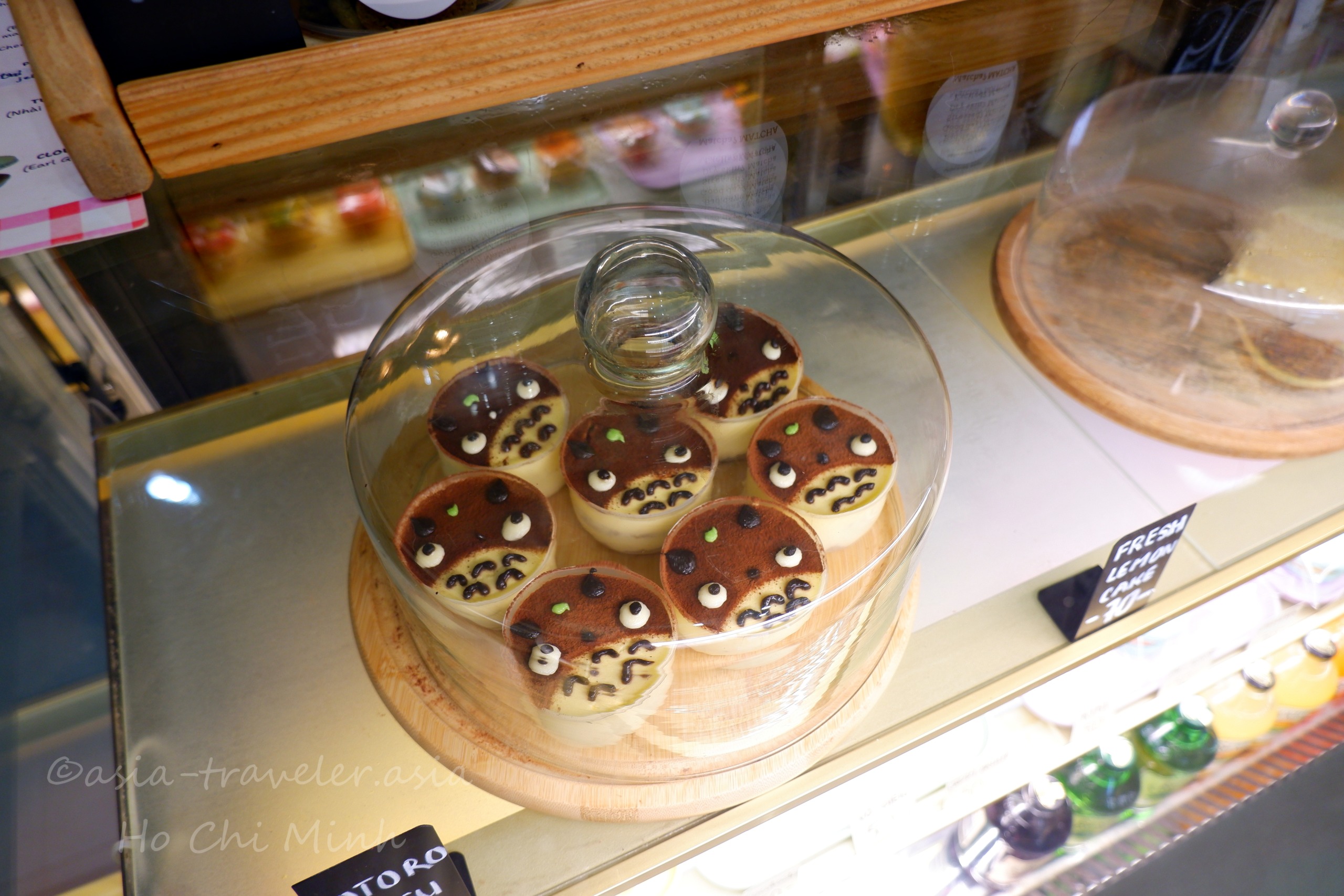 ホーチミンBittersweet Cafeのトトロ型カップケーキ