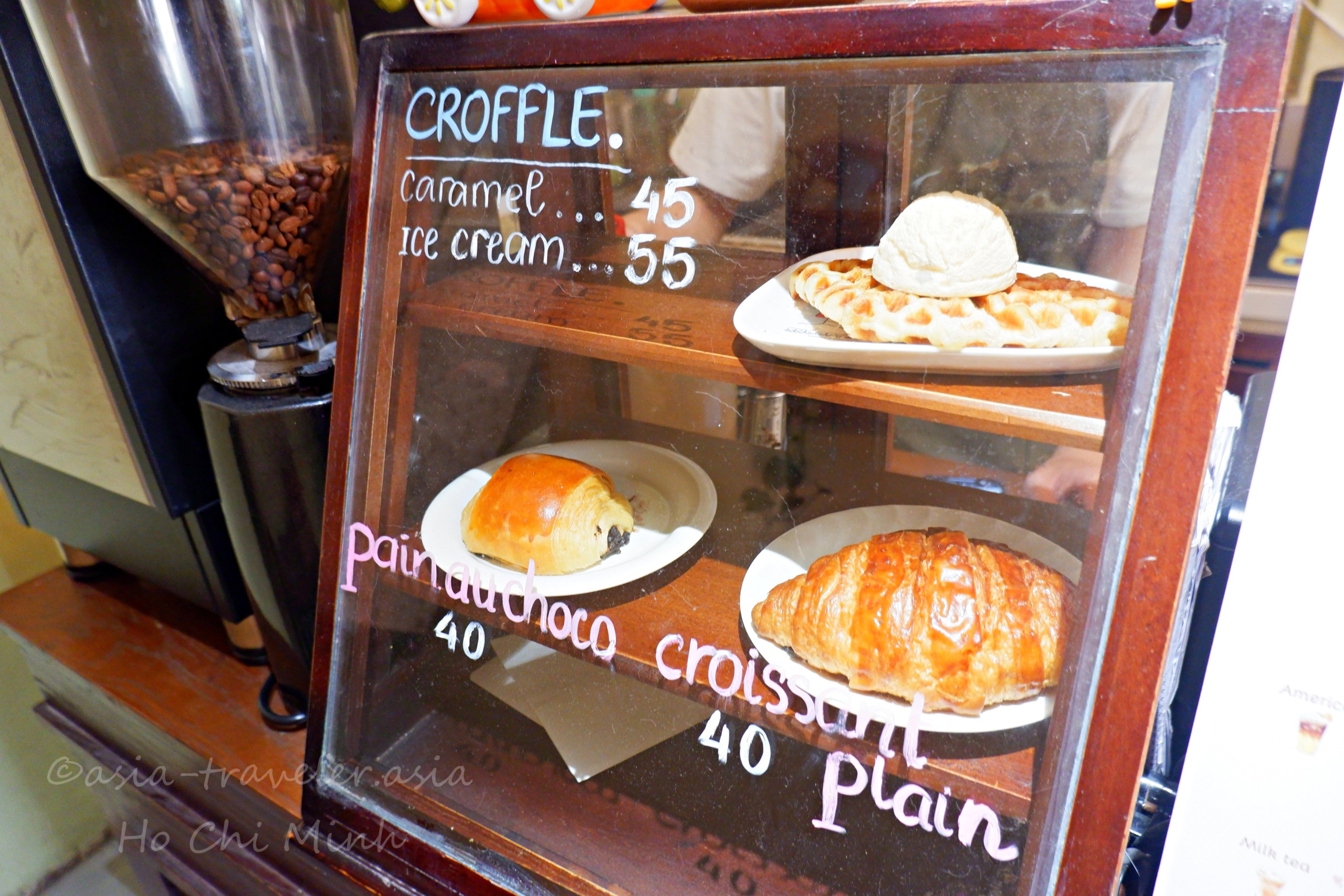 Bittersweet Cafeのクロッフルとクロワッサンのショーケース