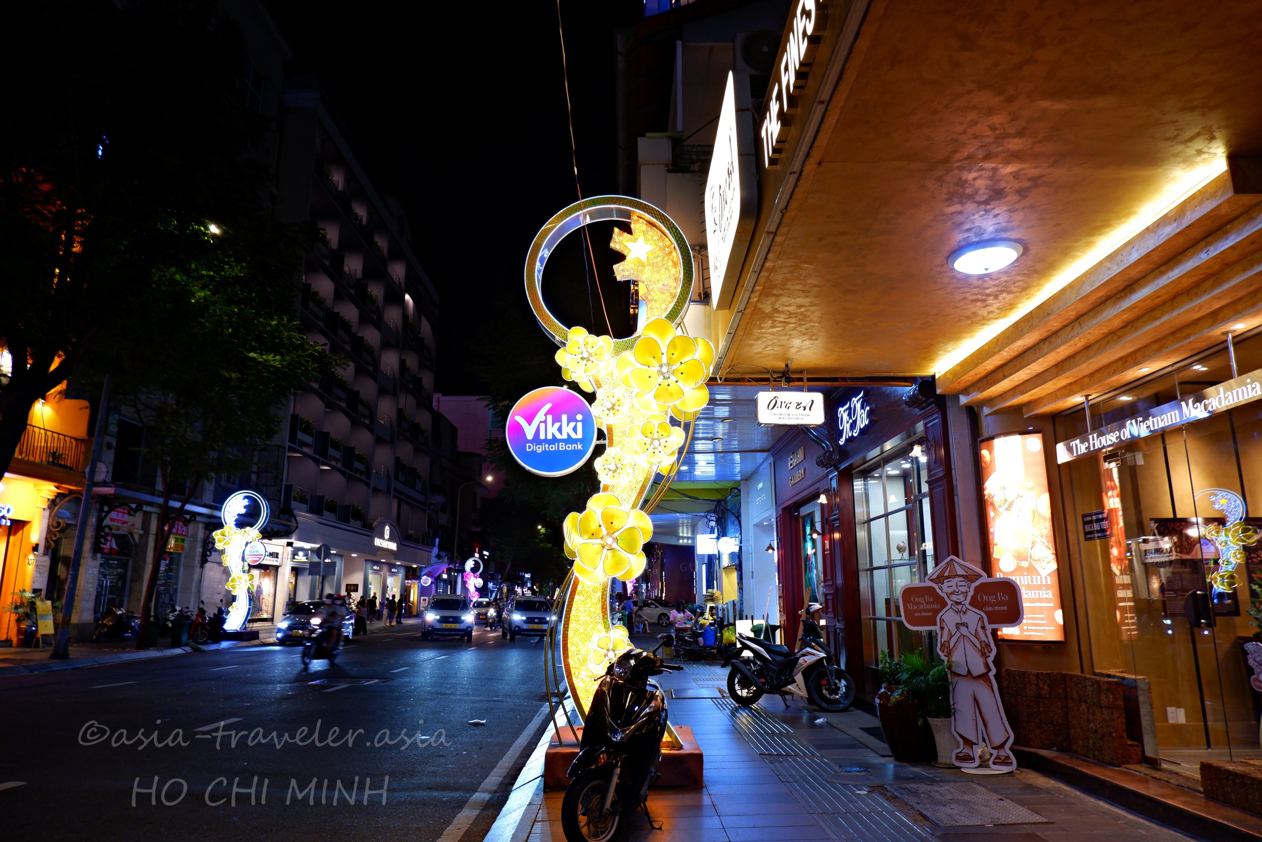 ホーチミン・ドンコイ通りのイルミネーションと夜景