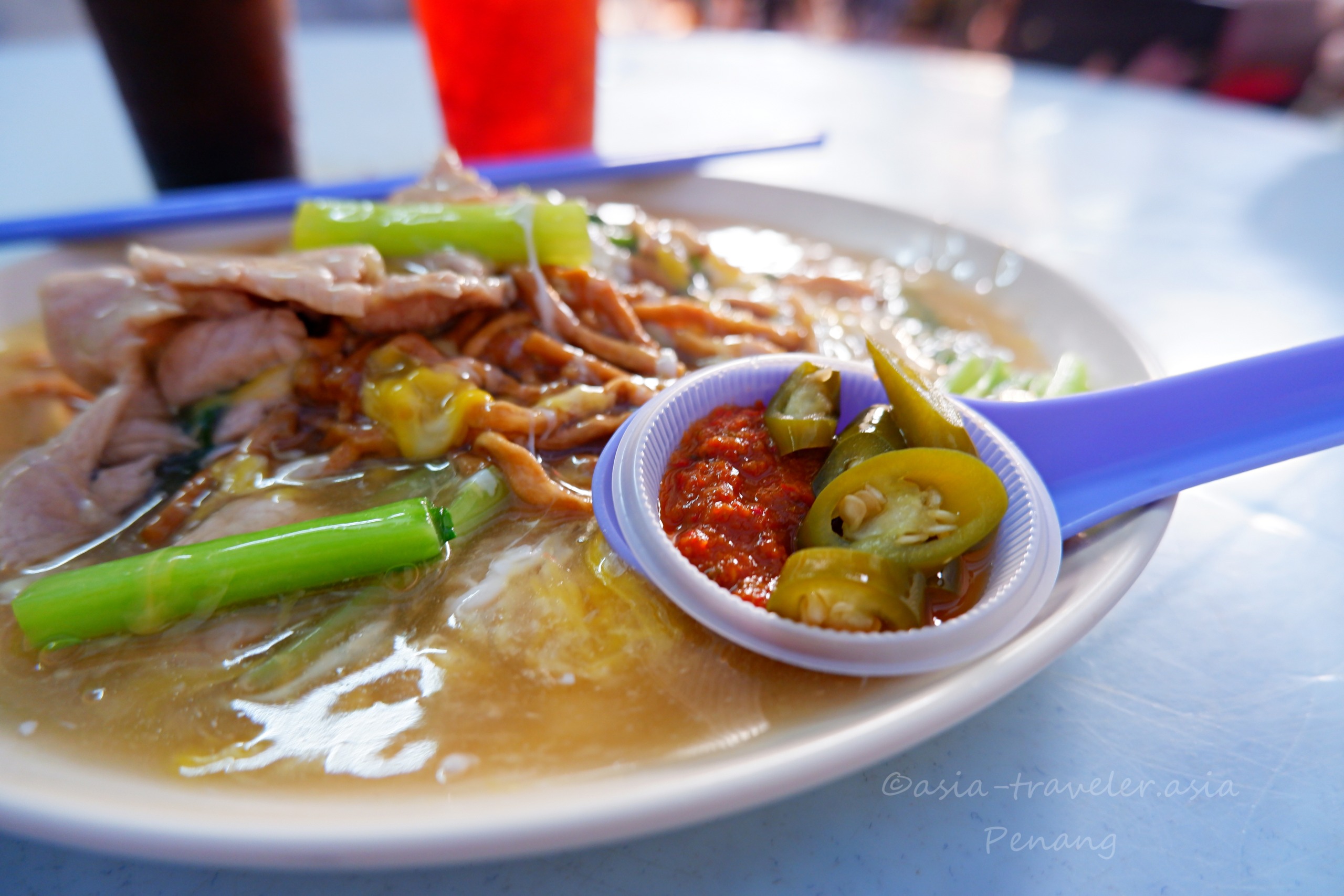 ジェルトン朝市のイーフーミーとサンバル・チリ酢漬け