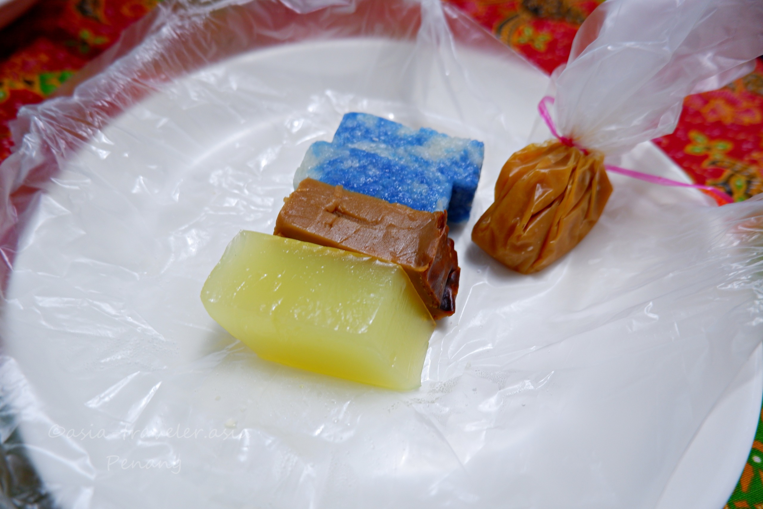 ジェルトン朝市のニョニャクエ3種盛り