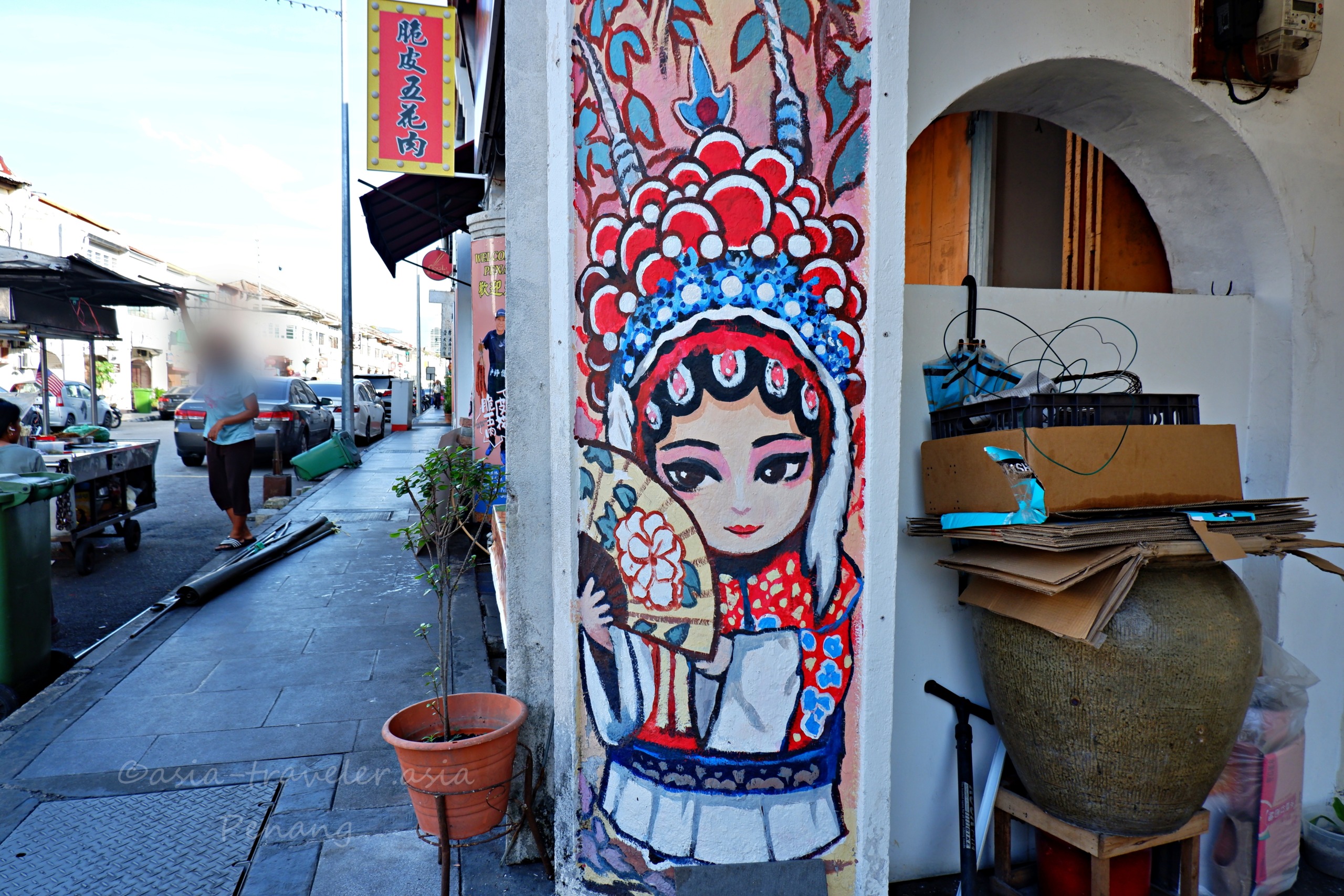 ジョージタウンの街角に描かれた中国京劇の女性ウォールアート