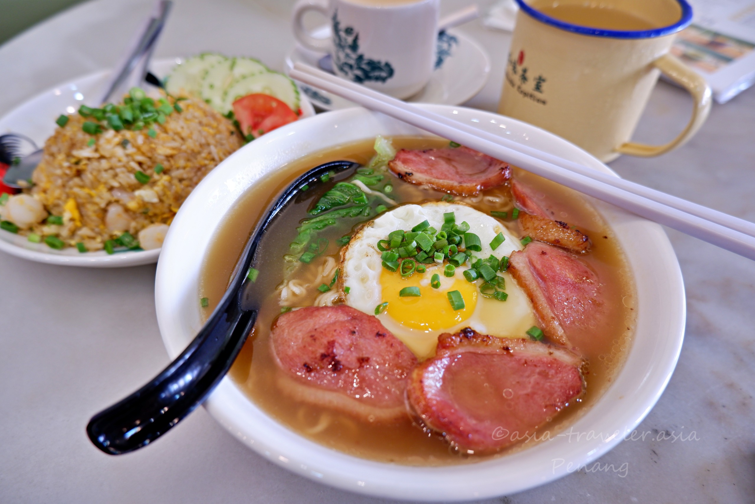 ペナン好味茶室のスモークダック入り出前一丁とエビ炒飯