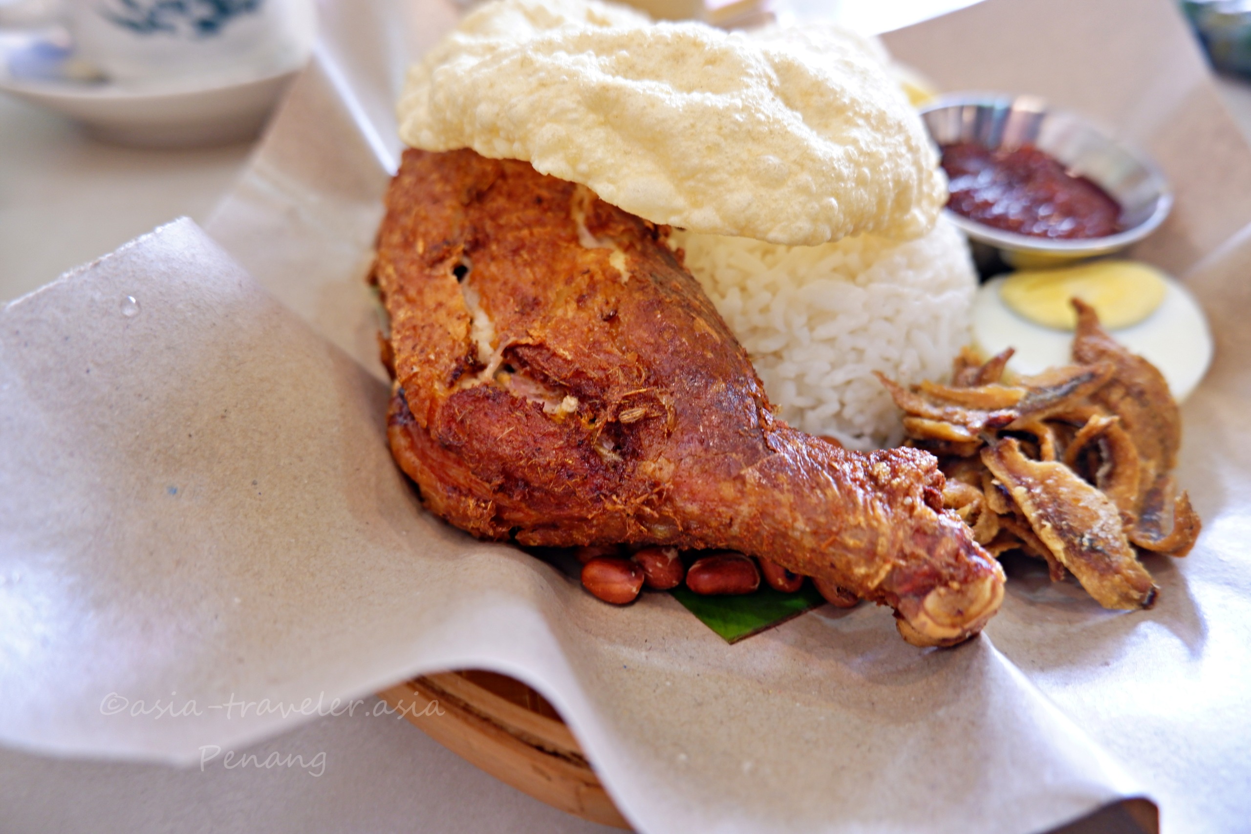 ペナン好味茶室の香料炸鸡ナシレマ・アヤムゴレン