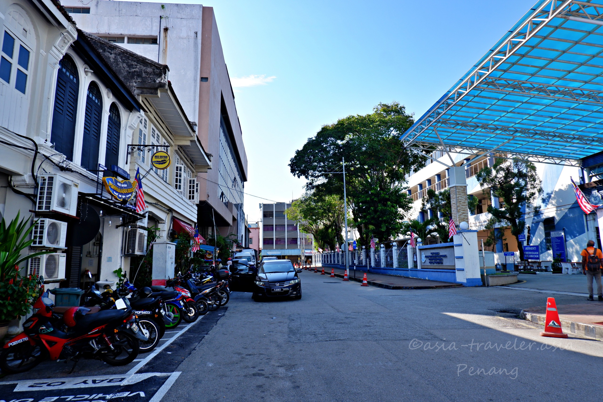 ペナン警察署前のLebuh Dickens通りの街並み