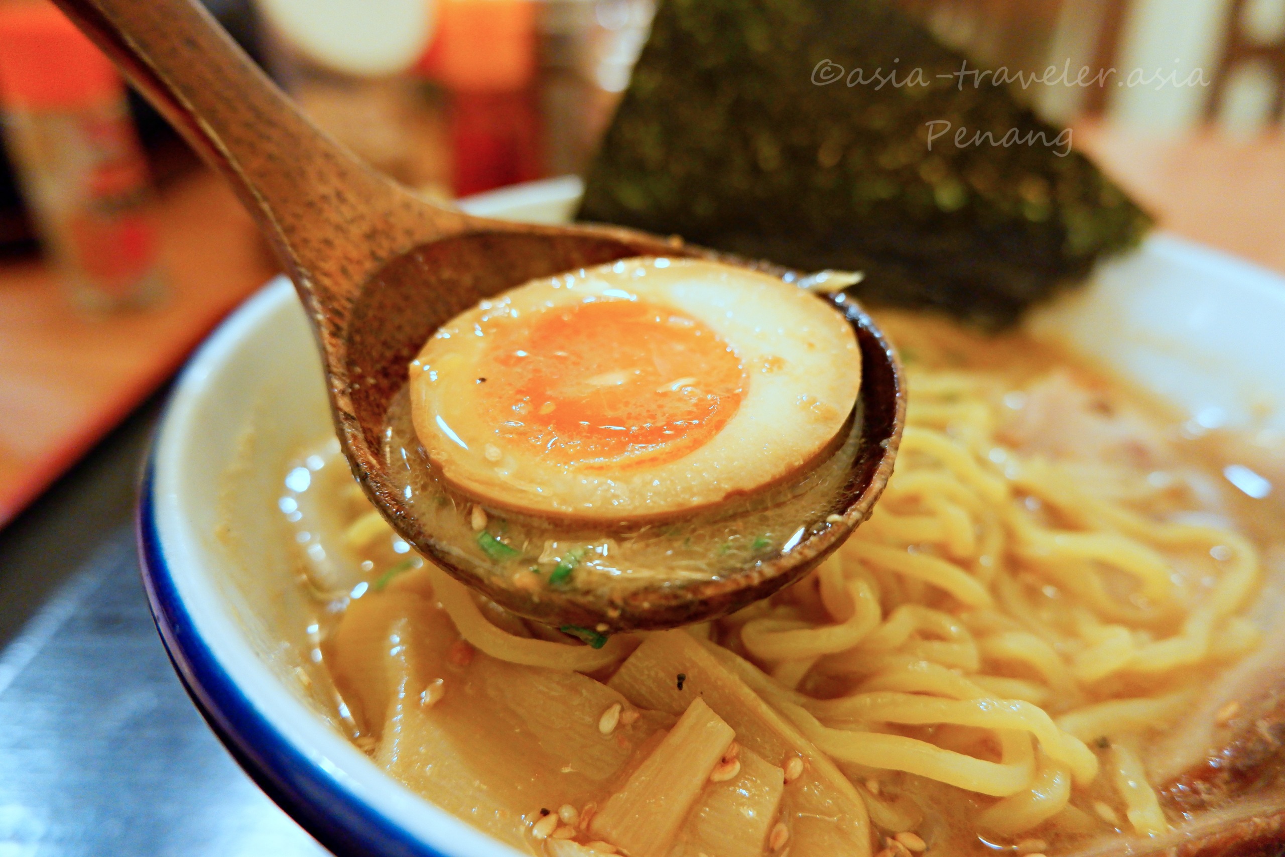 ペナン島・麺や雅の焼味噌ラーメンと半熟味玉アップ