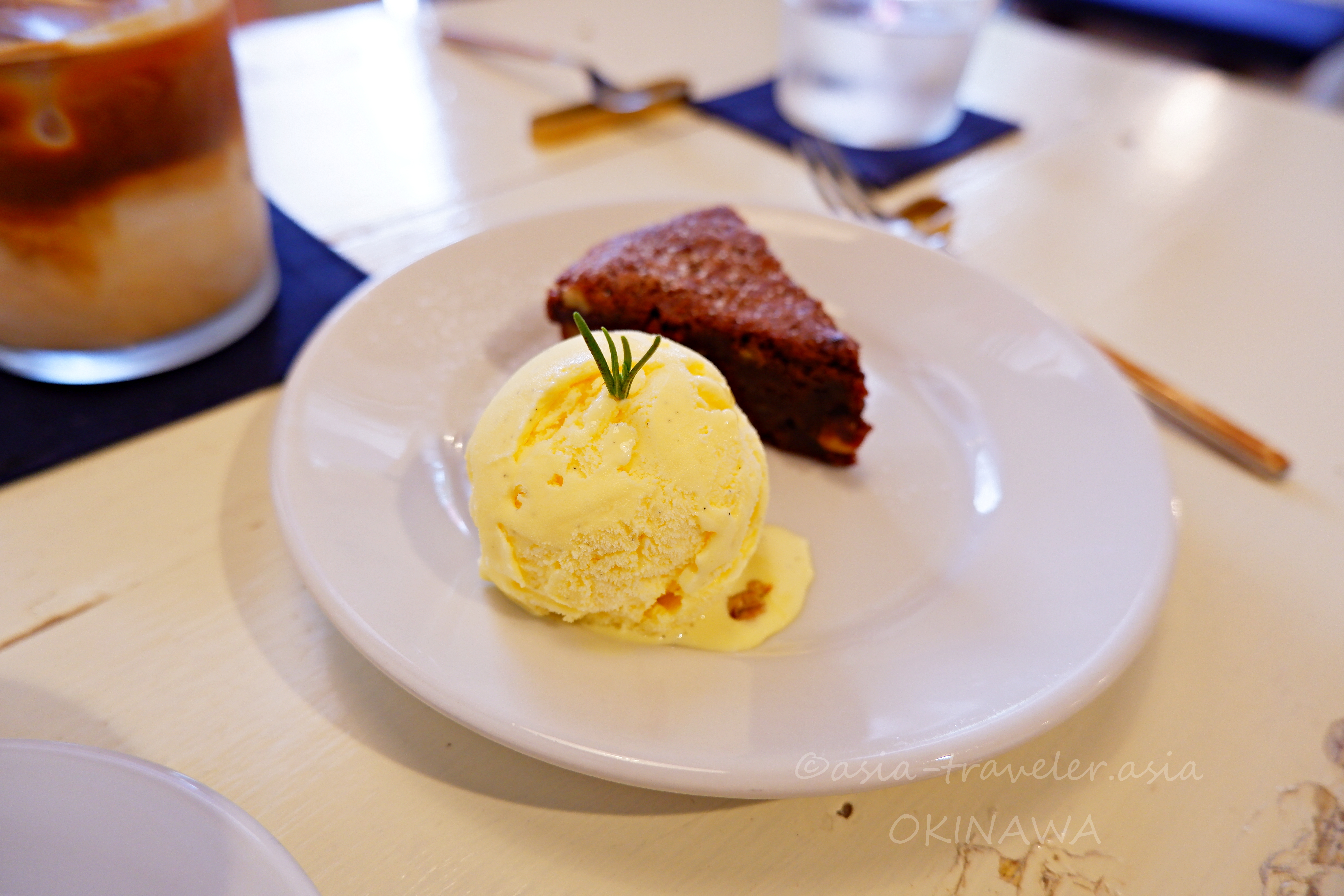 カフネのガトーショコラとバニラアイスのプレート