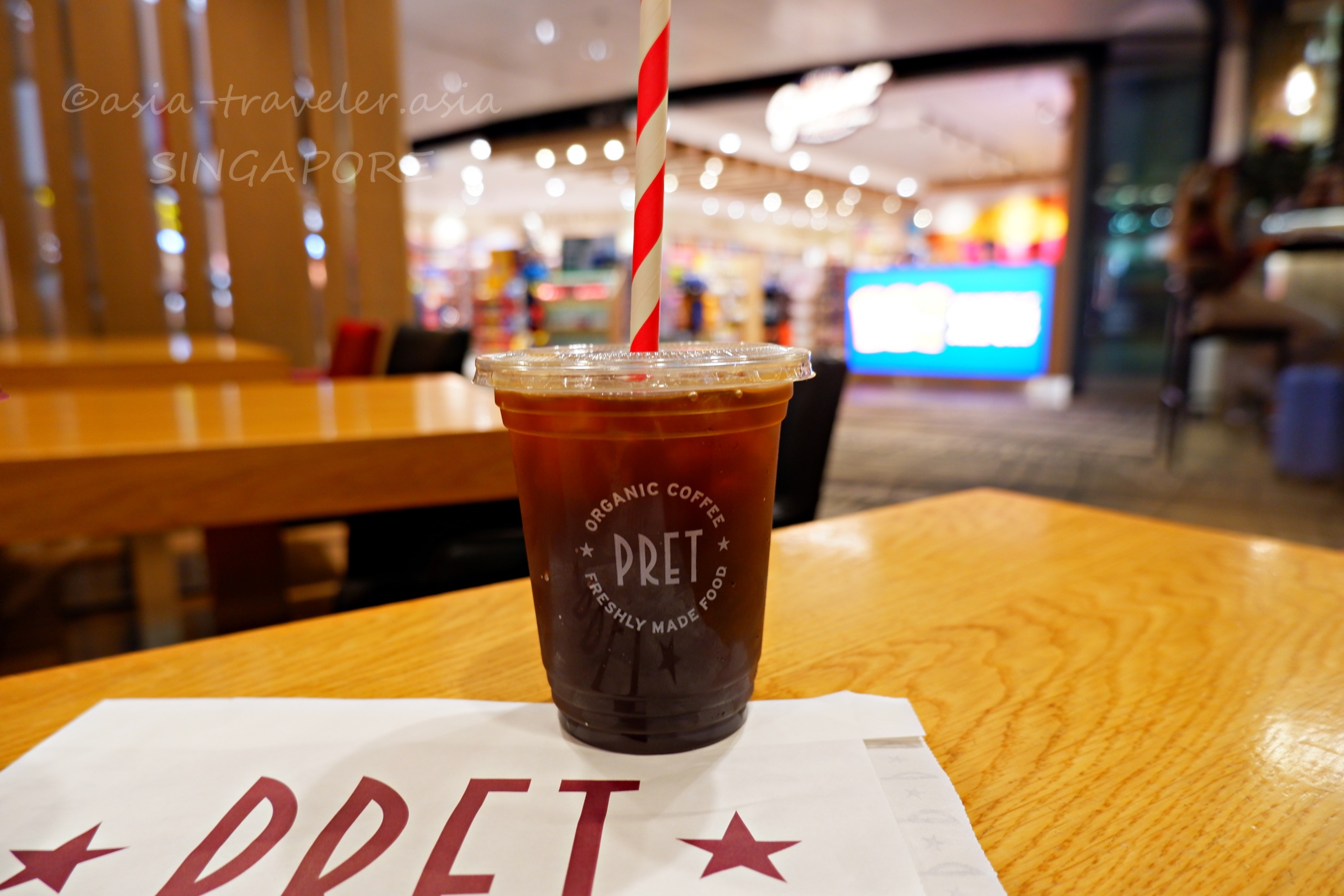 チャンギ空港のPretアイスコーヒーとロゴ入り袋