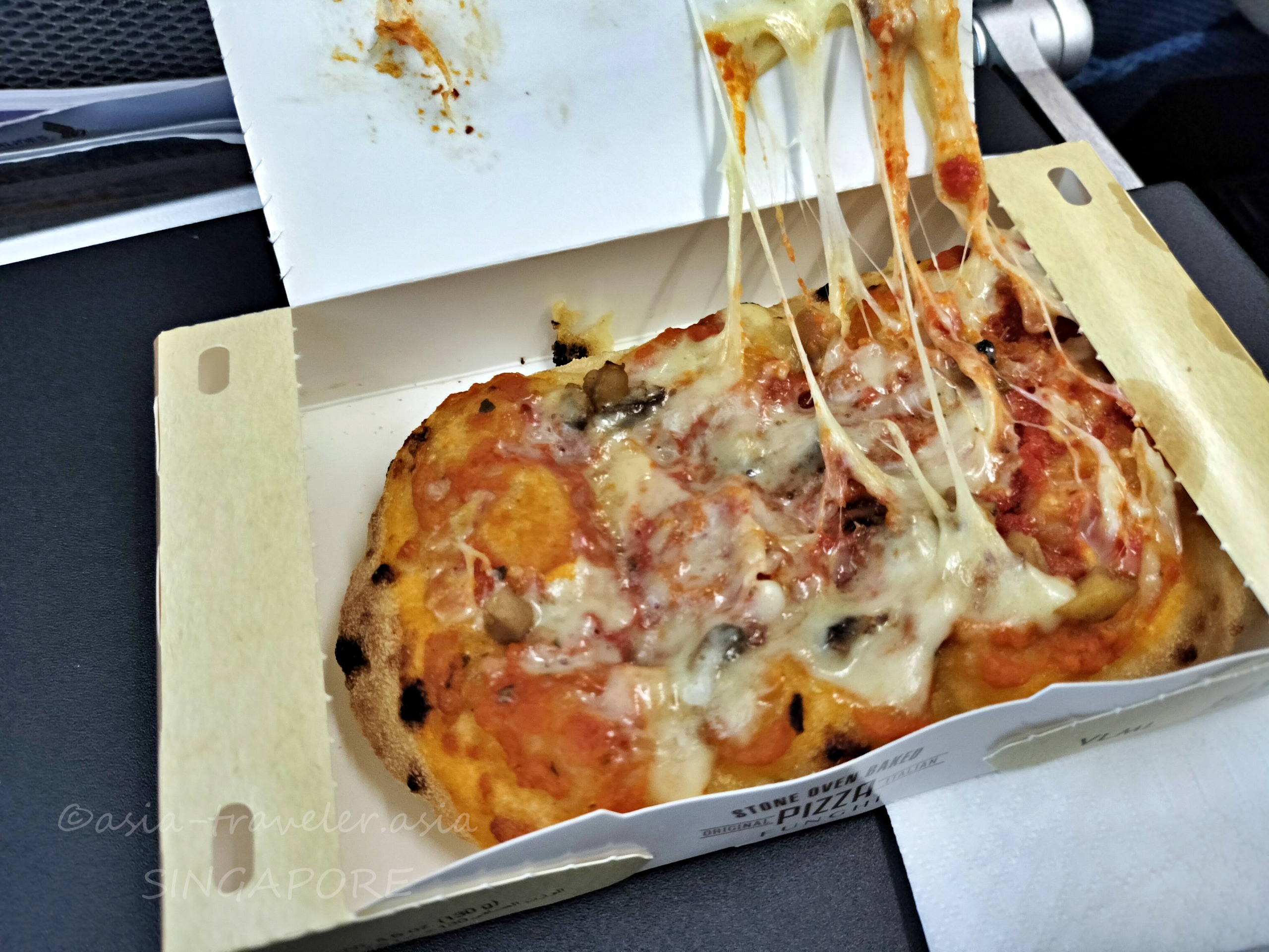 シンガポール航空機内限定Vibi Mediterranoのチーズピザ