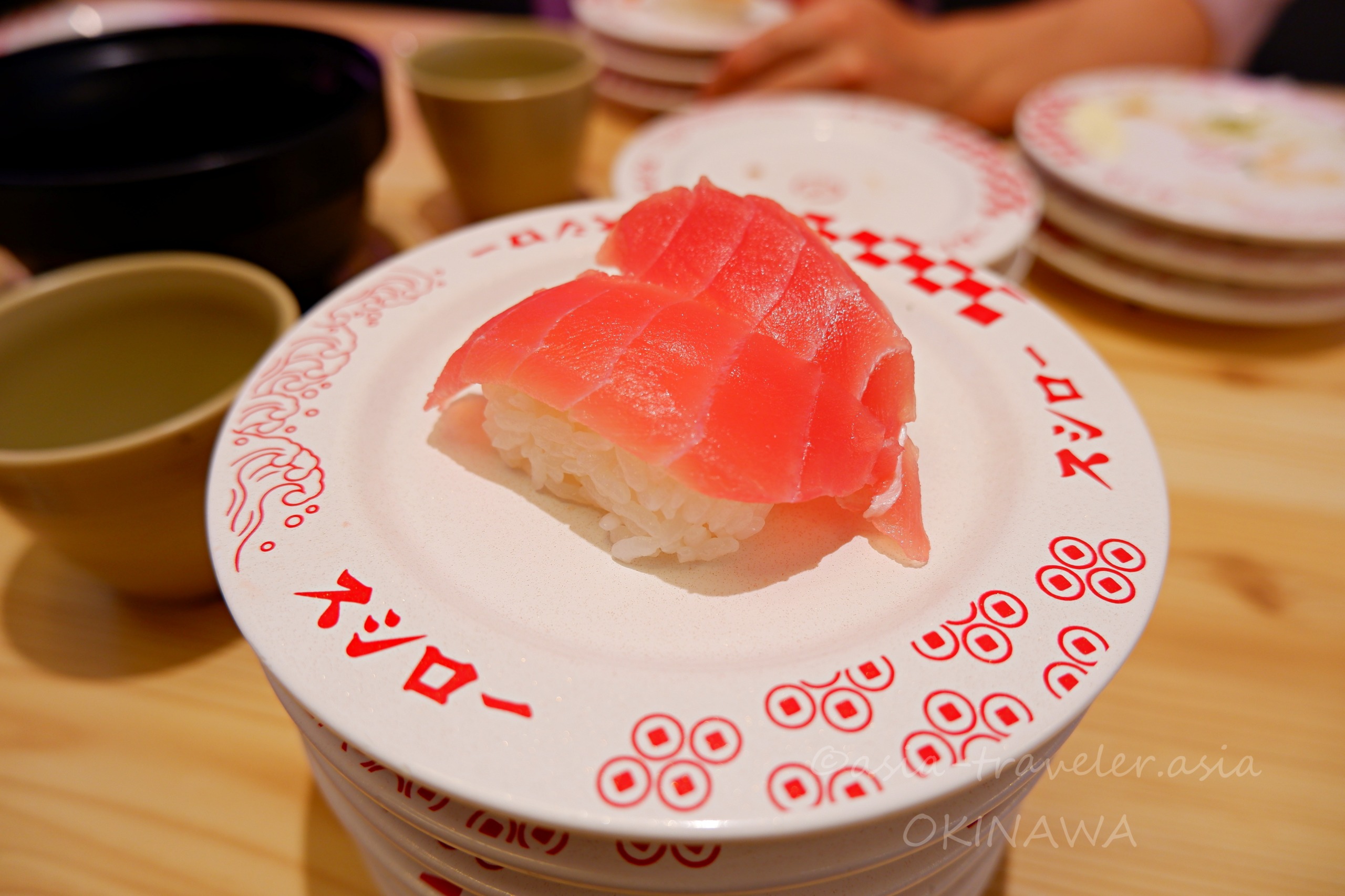 スシロー那覇天久店の厚切りまぐろ赤身にぎり