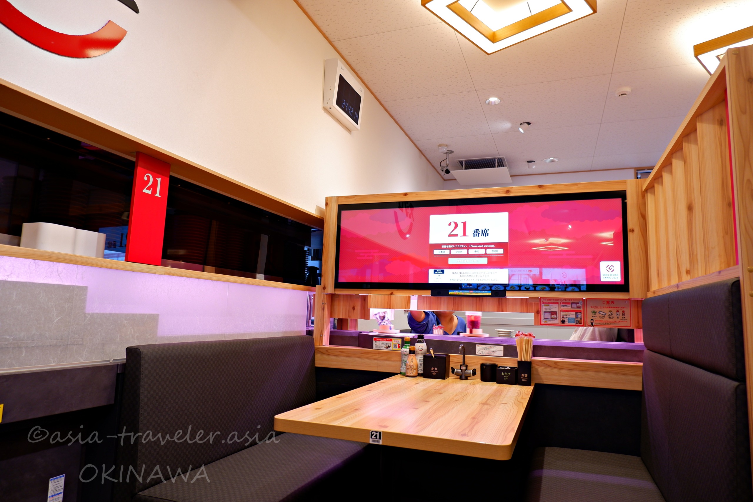 スシロー那覇天久店の大型モニター付きボックス席