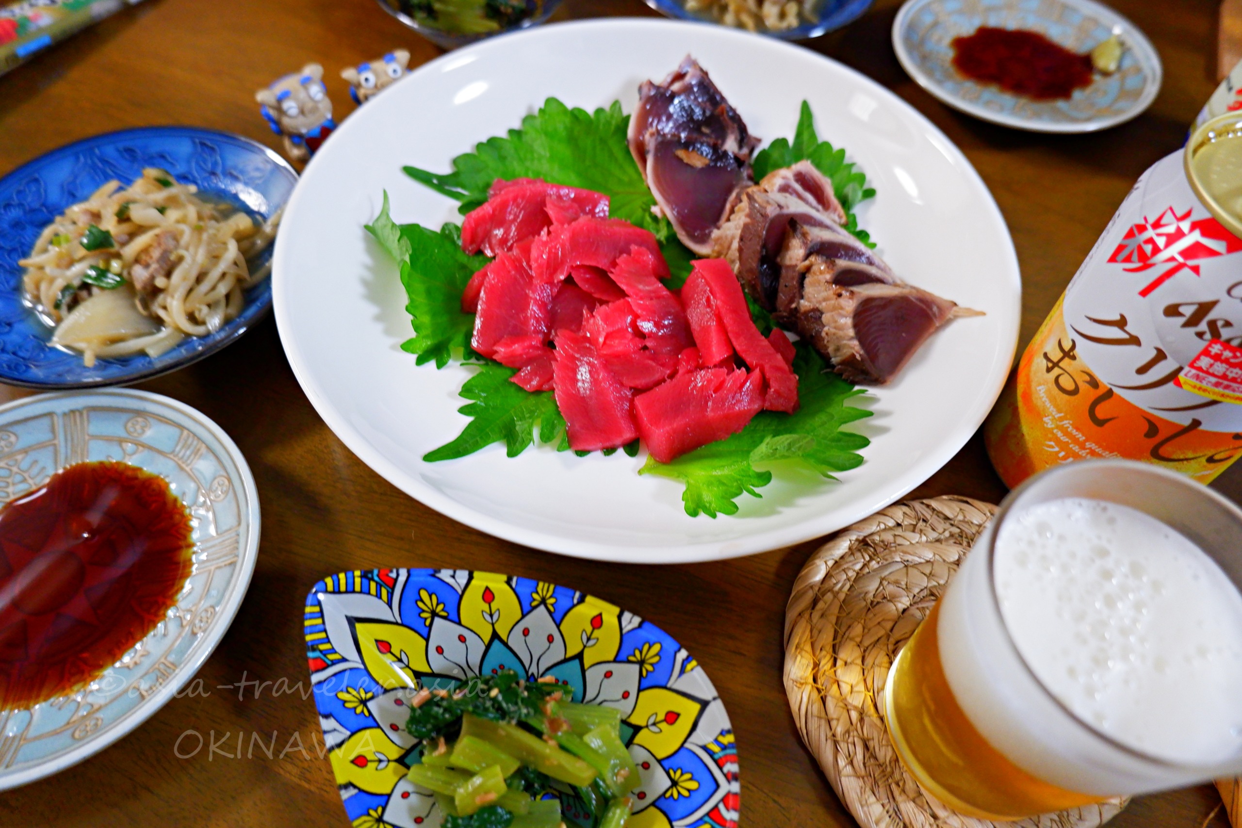 大皿に盛られたモロッコ産マグロと沖縄県産カツオの刺身