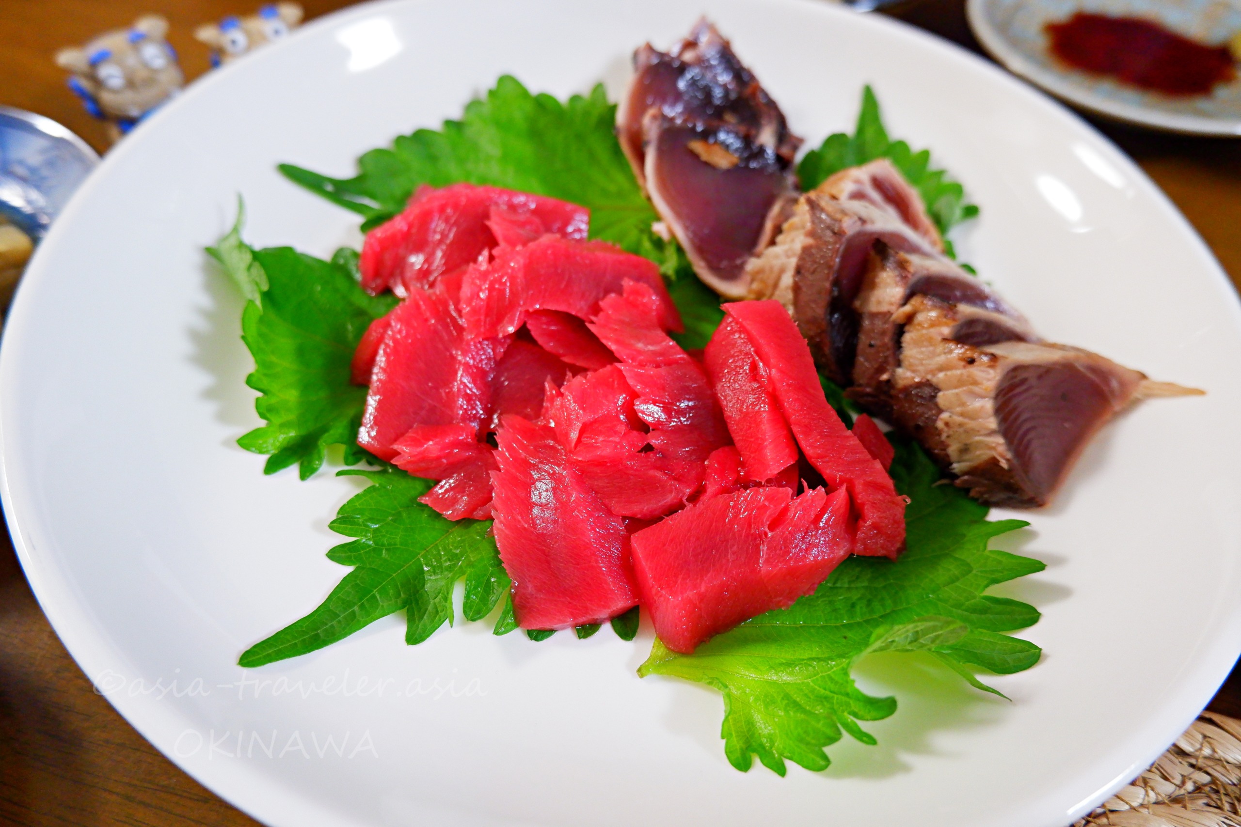 沖縄産カツオとモロッコ産マグロの刺身盛り合わせ