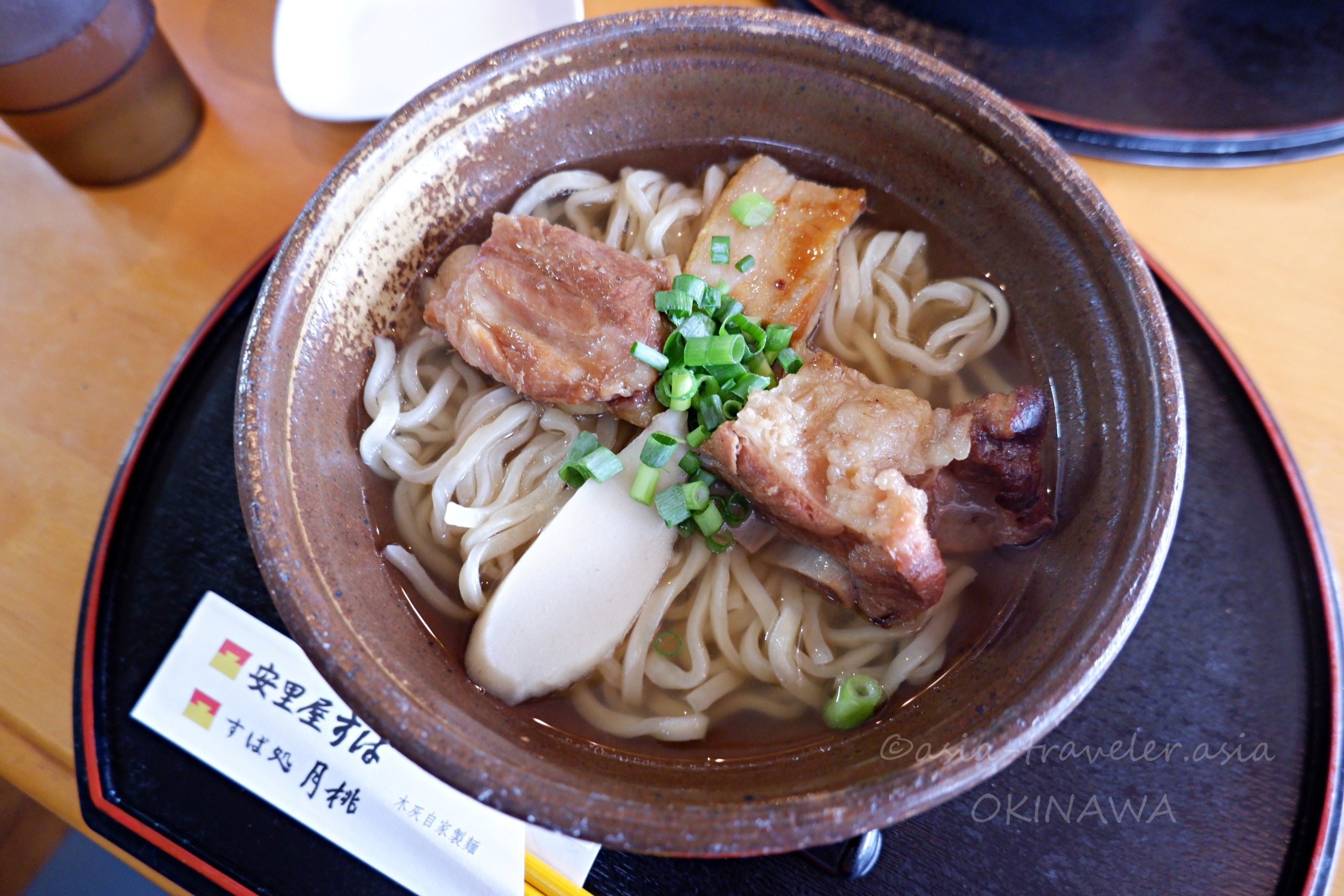 月桃の肉舞すば・澄んだあっさりスープと木灰手打ち麺