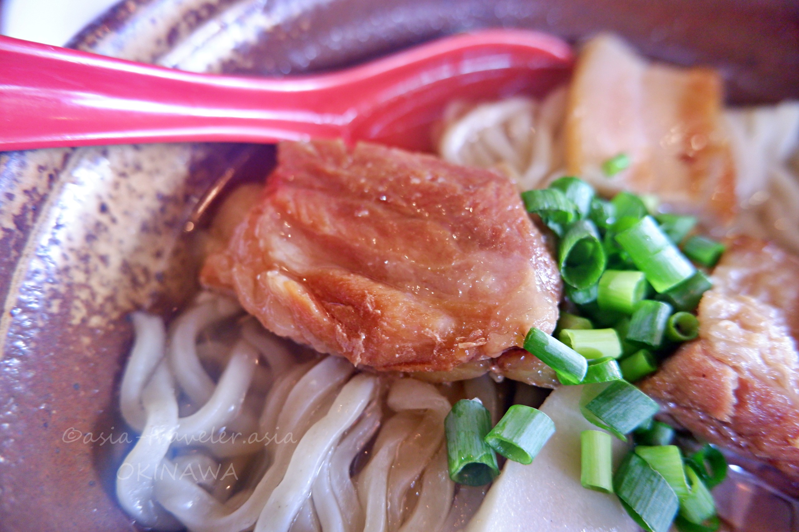 月桃の三枚肉のせ木灰そばアップ