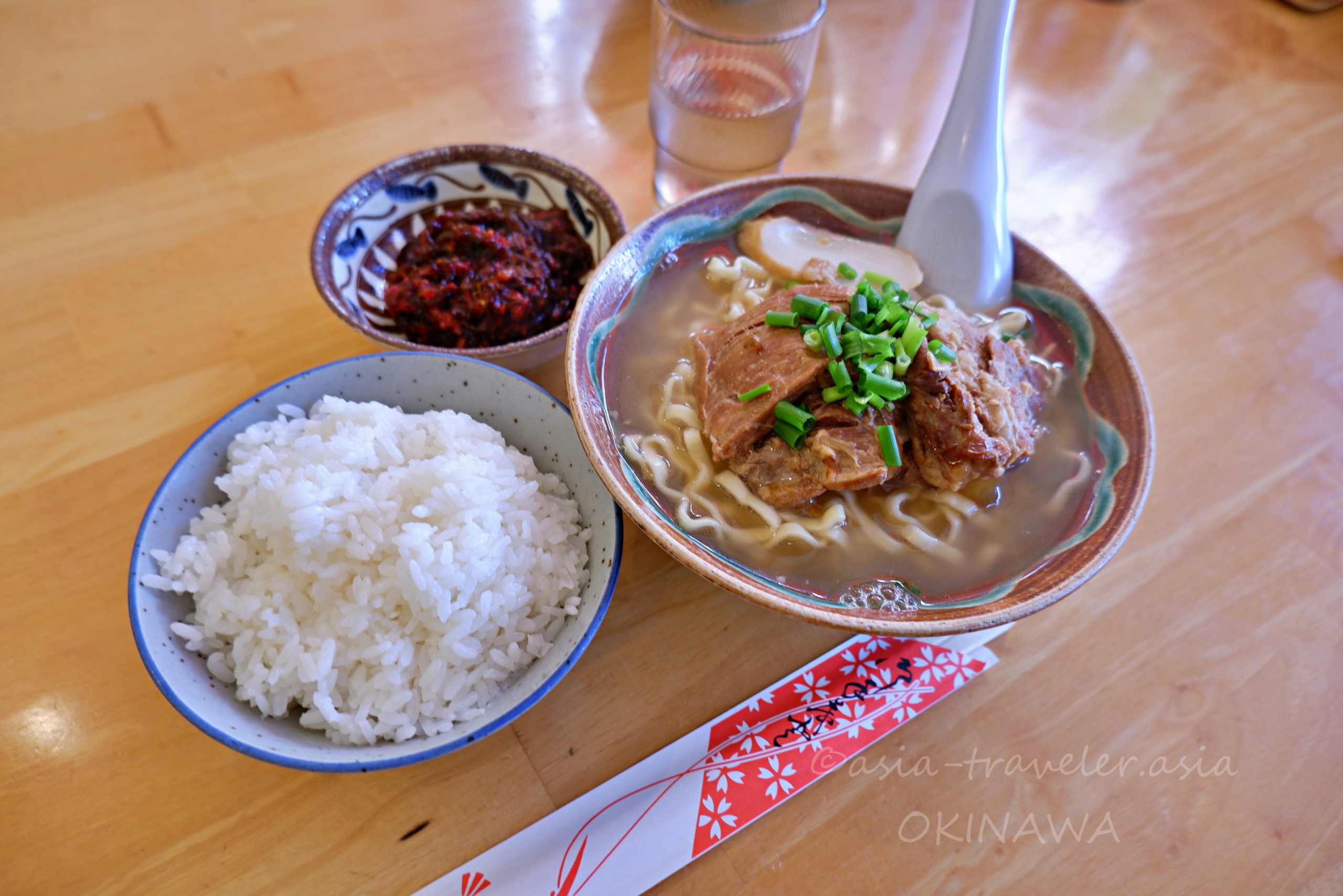 やまやのアグー軟骨ソーキそばとライスとキムチ