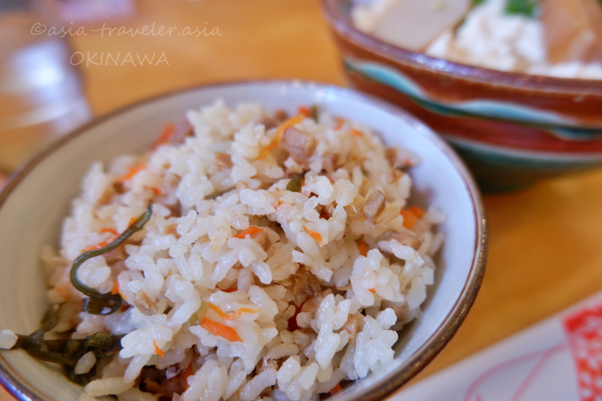 沖縄那覇・やまやのゴマ油香るジューシー