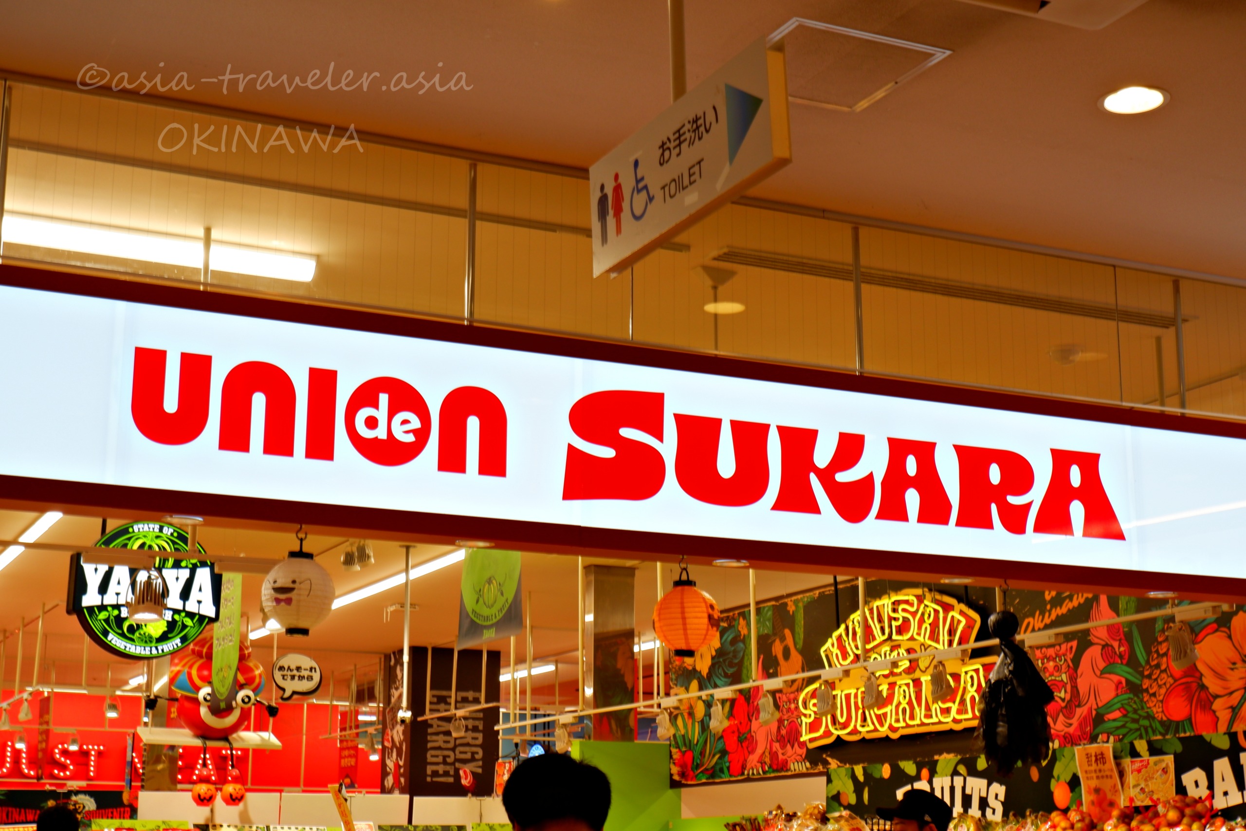 沖縄・国際通り沿いのユニオンスカラ店舗入口