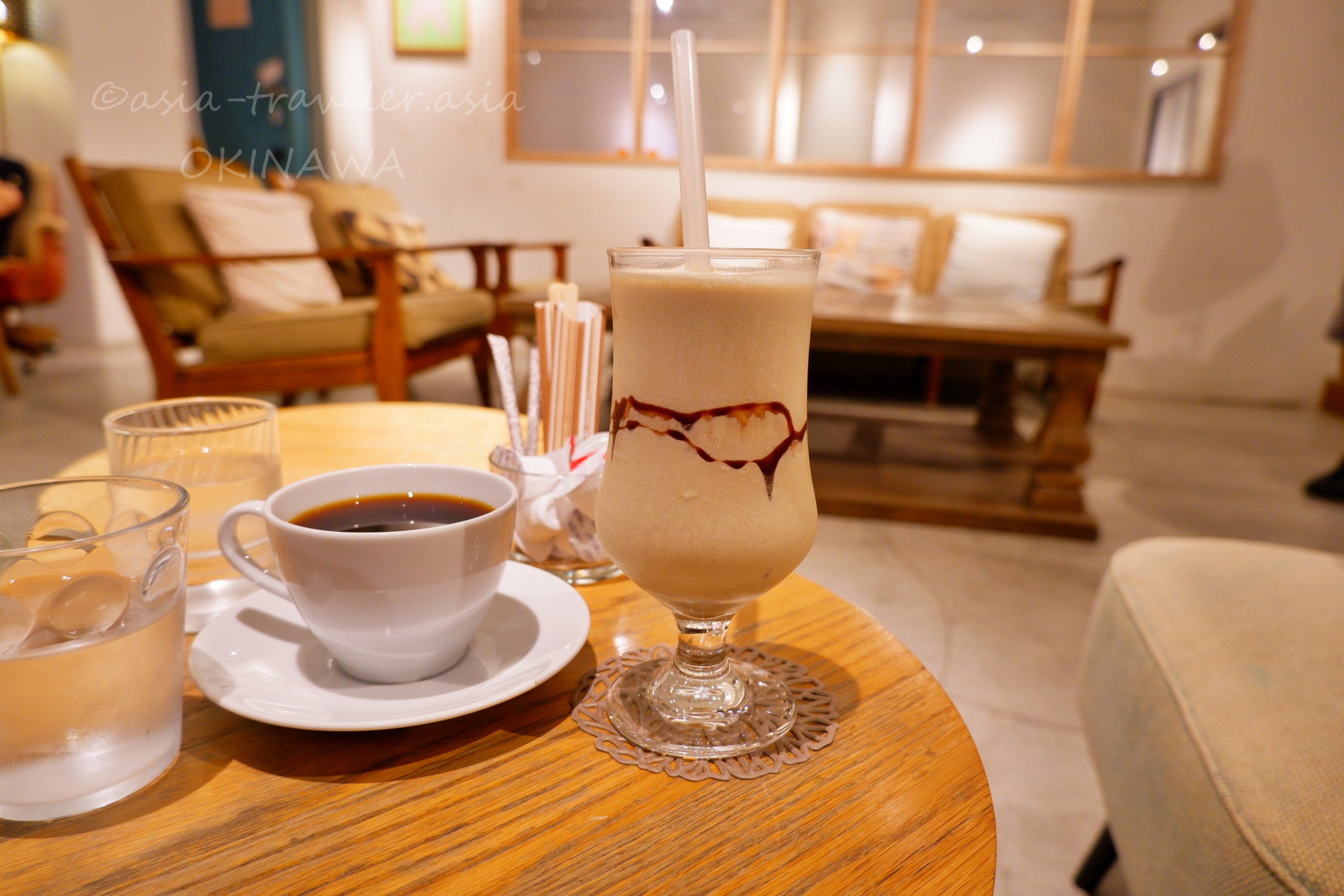 那覇・レステルカフェの珈琲と黒糖バナナスムージー