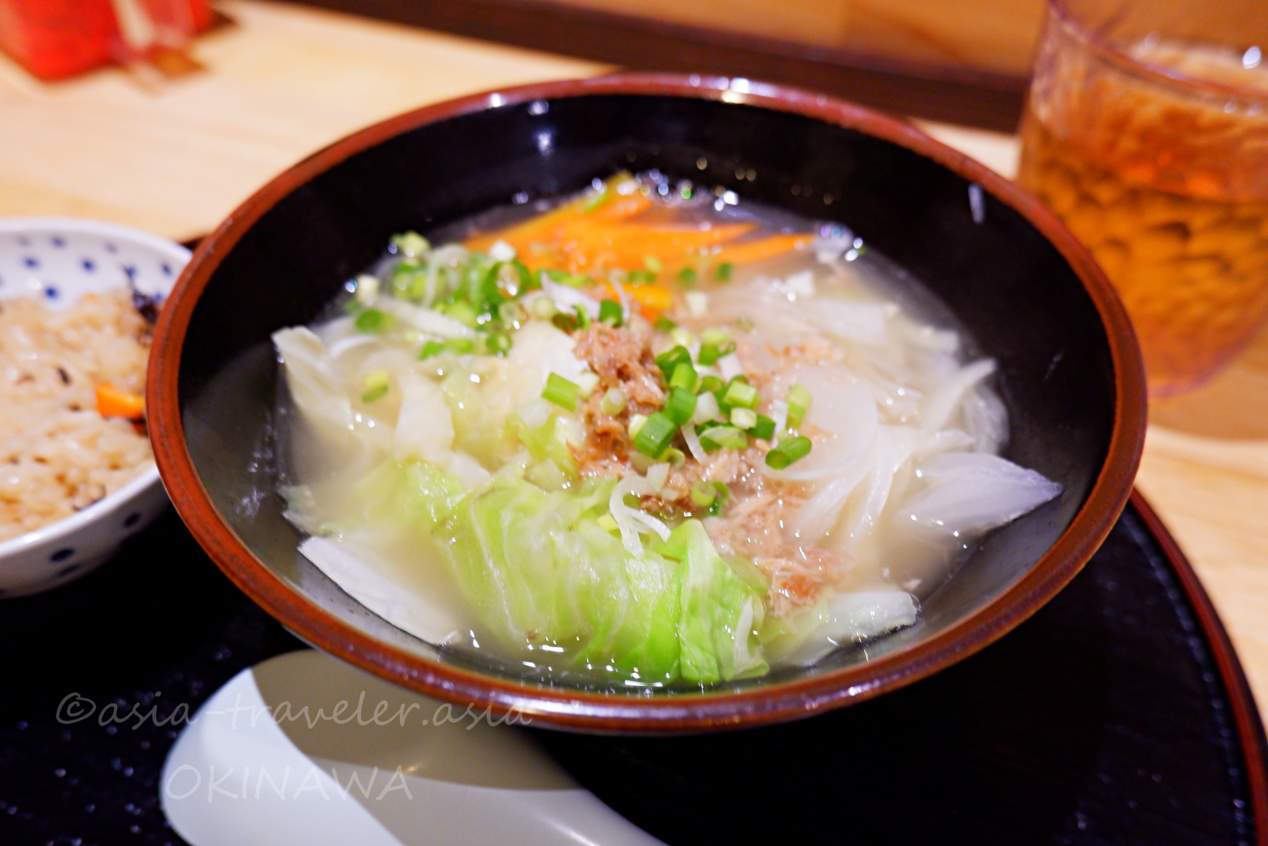 浮島BASEの野菜そば小サイズとじゅーしーセット