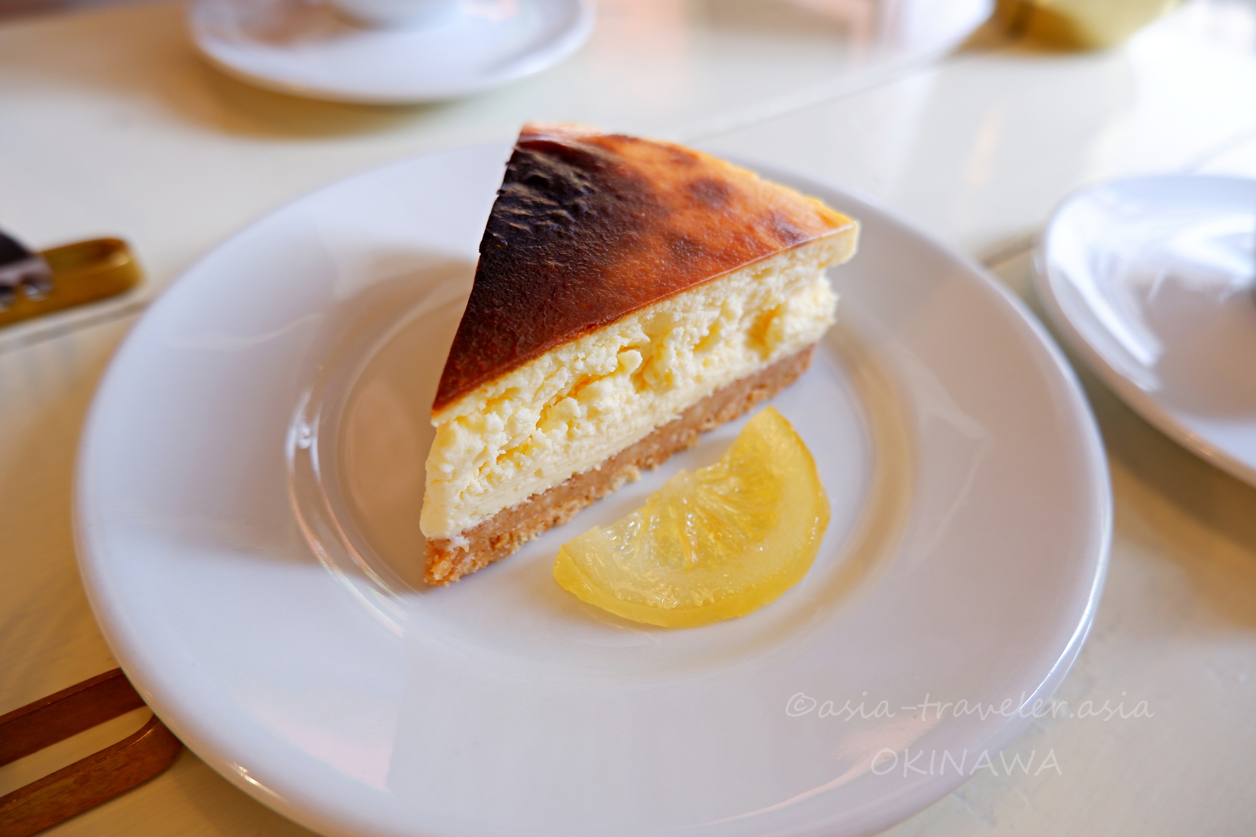 カフネのNYチーズケーキとレモンコンフィチュール添え