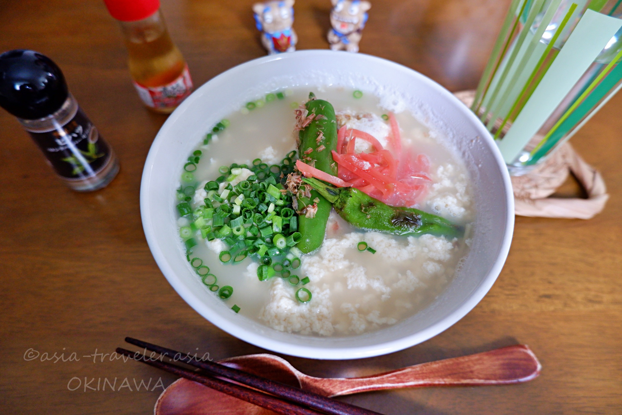獅子唐と紅生姜をトッピングしたゆし豆腐そば