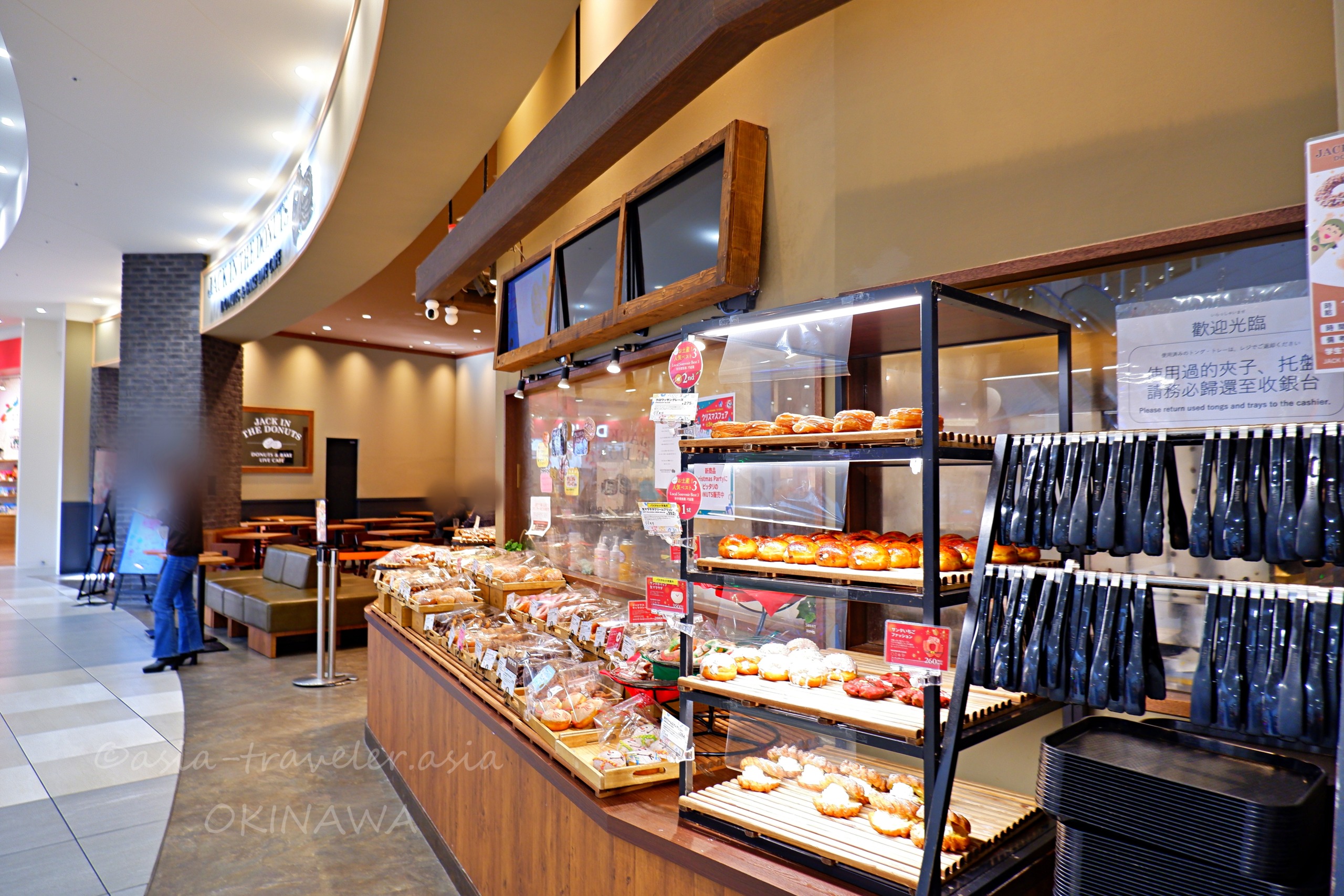 Jack in the Donuts イーアス沖縄豊崎店のドーナツ陳列棚