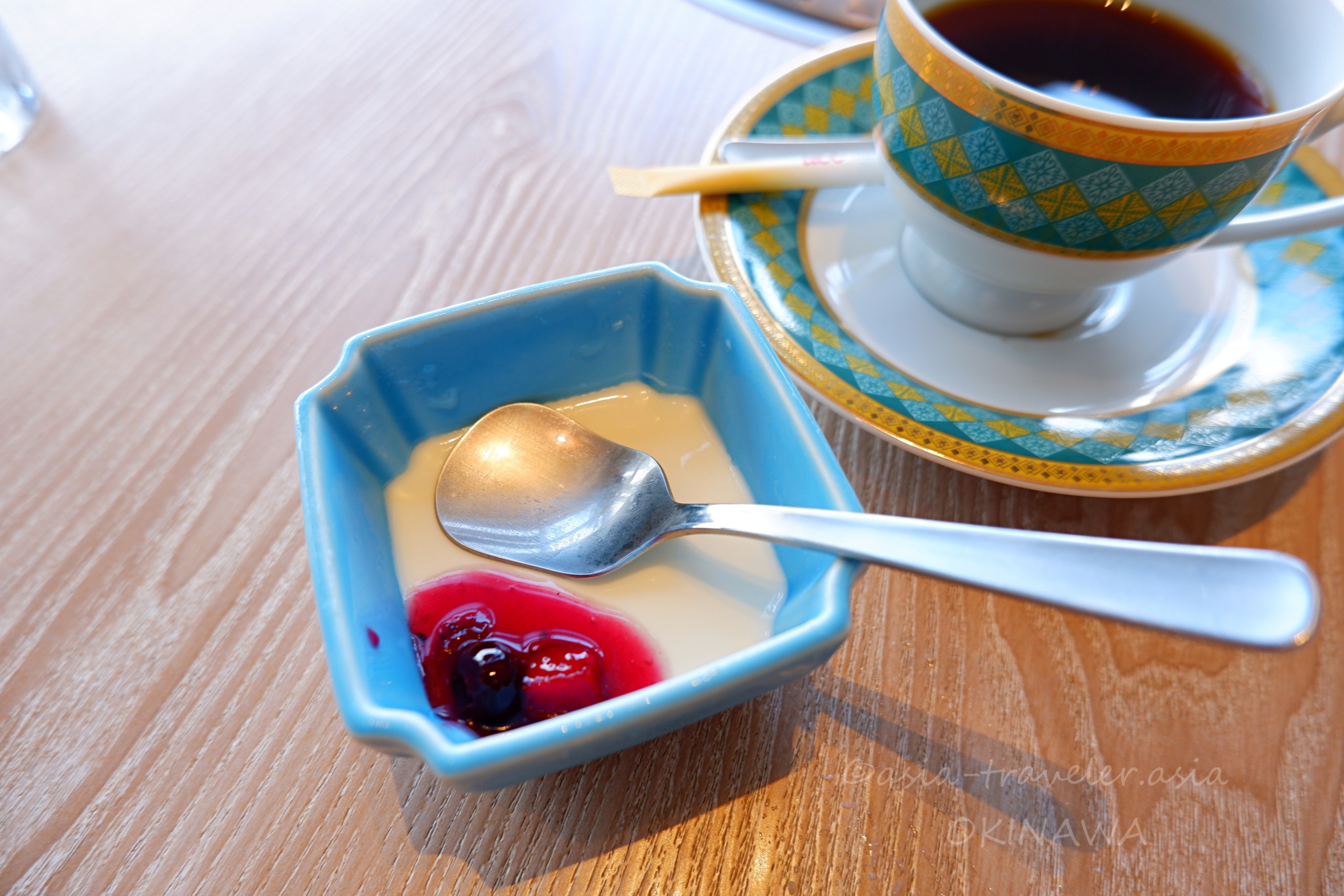 叙々苑浦添パルコシティ店のなめらかな杏仁豆腐とコーヒー