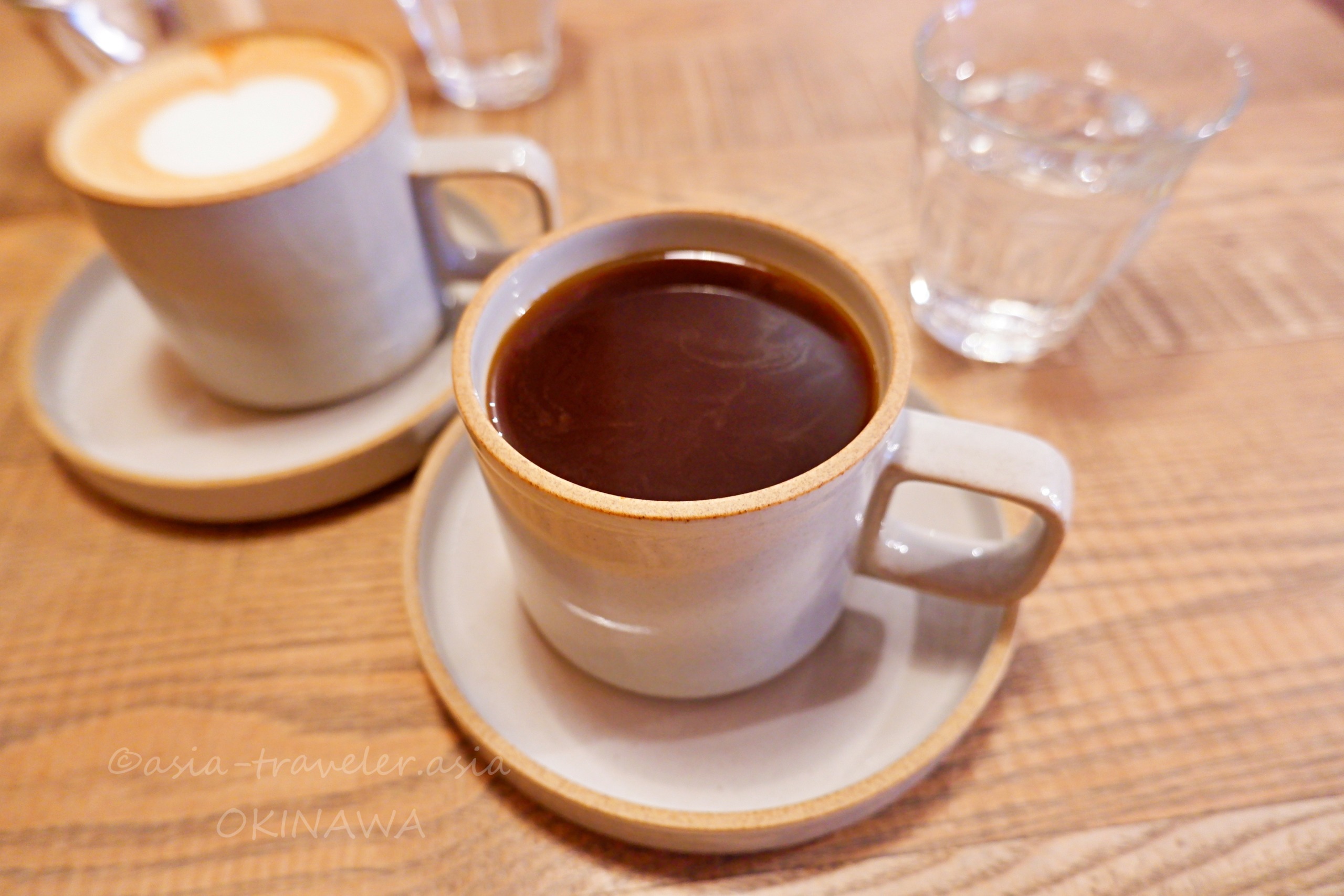 オハコルテベーカリーのアメリカーノとカフェラテ