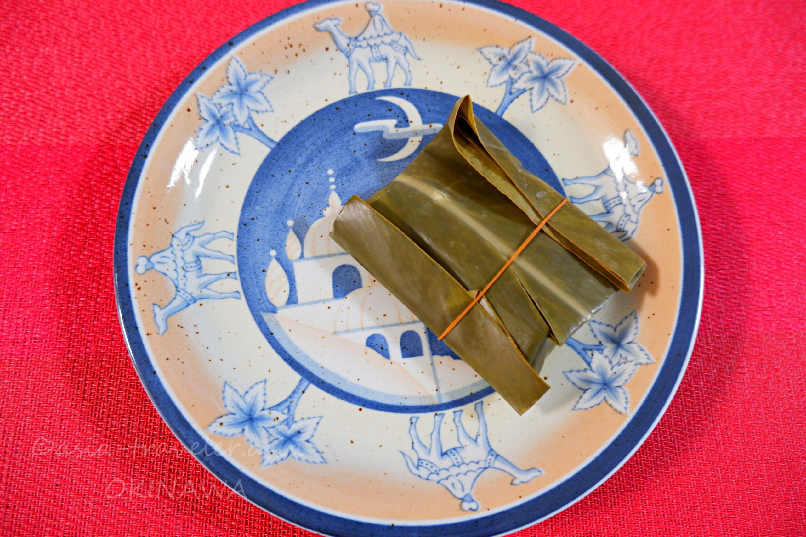 月桃の葉で包まれた山城まんじゅう1個