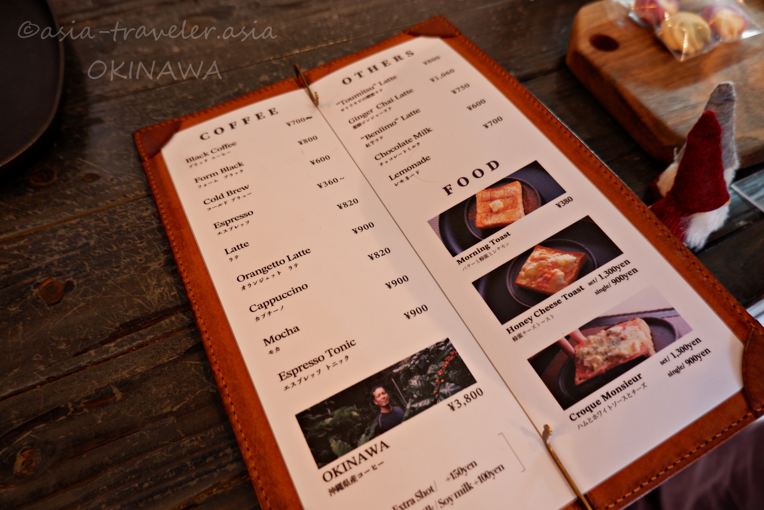 rokkan COFFEE SHURIの革張りメニュー表・コーヒーとフードの価格一覧