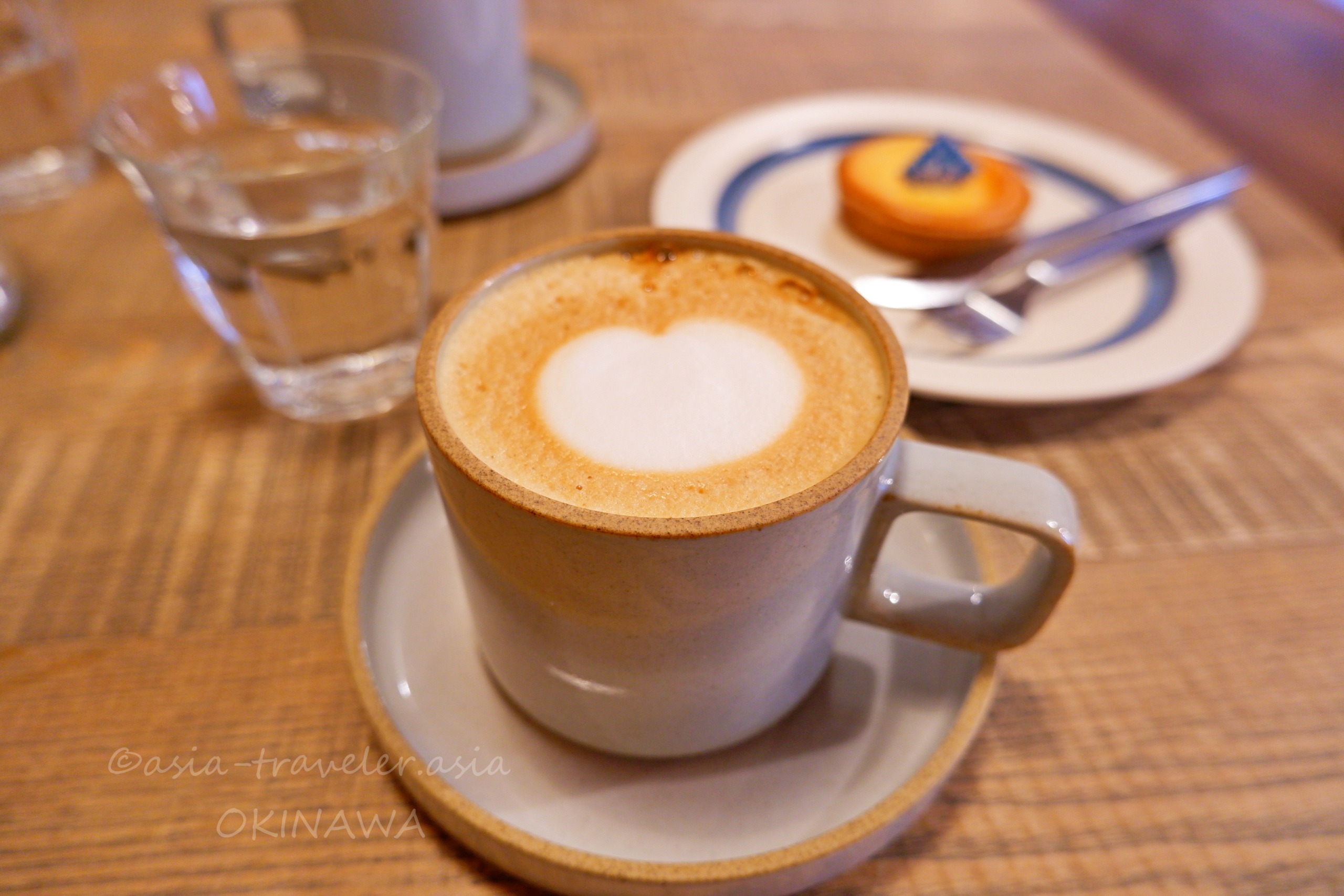 オハコルテベーカリーのハートラテアートのカフェラテ