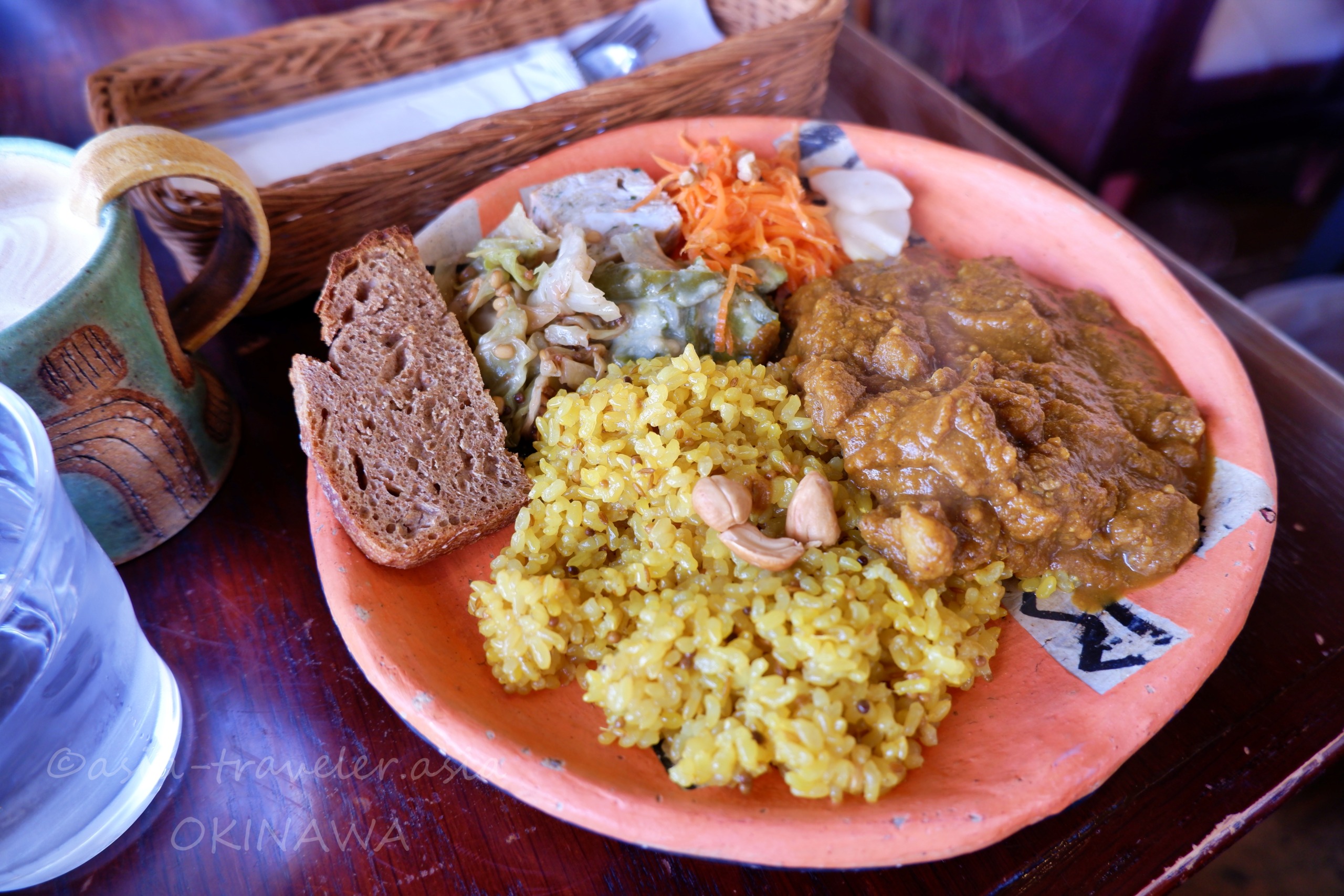 たそかれ珈琲の豚肉カレーライスとレモンライスの朝食プレート