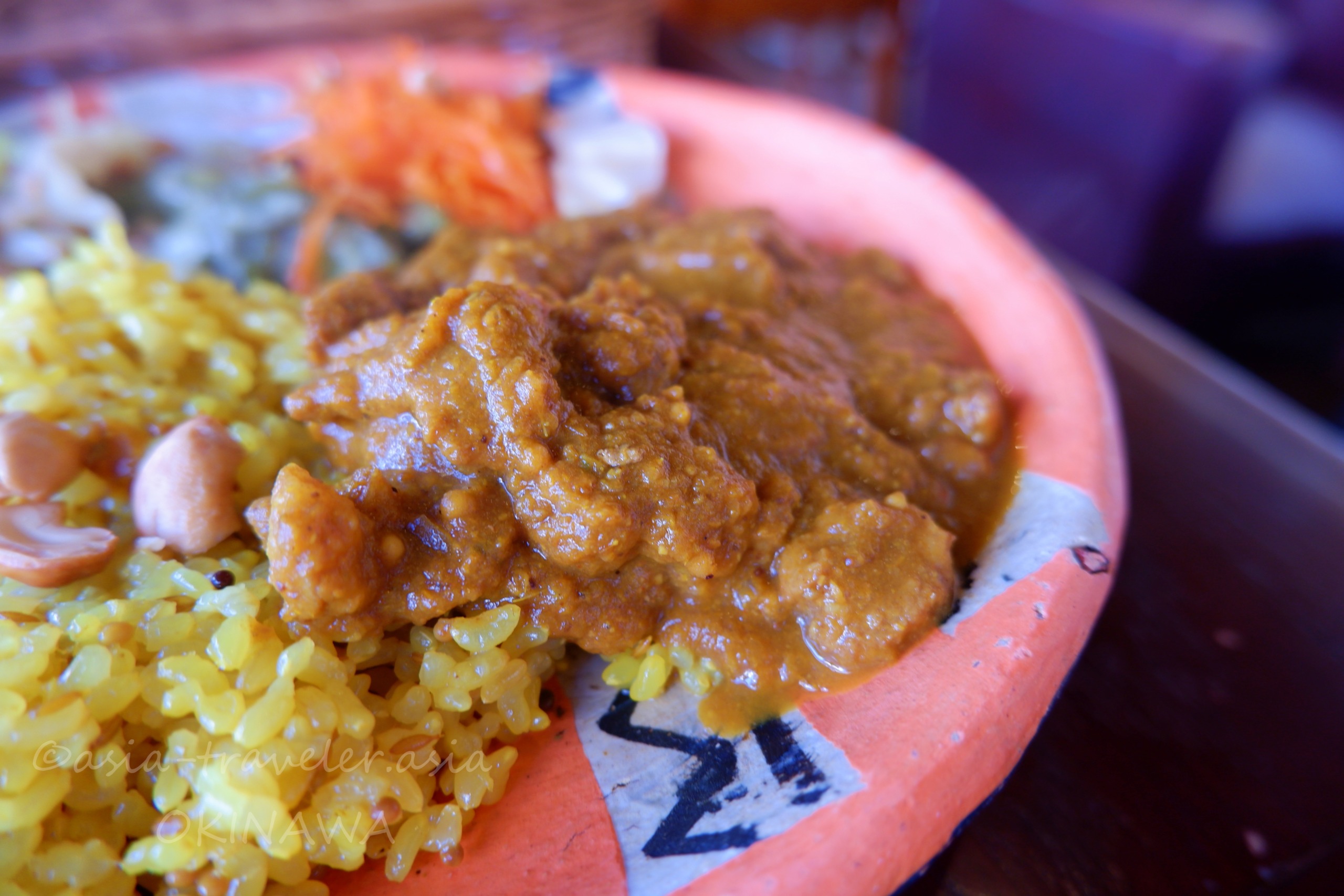 たそかれ珈琲の沖縄県産豚肉カレーとレモンライス