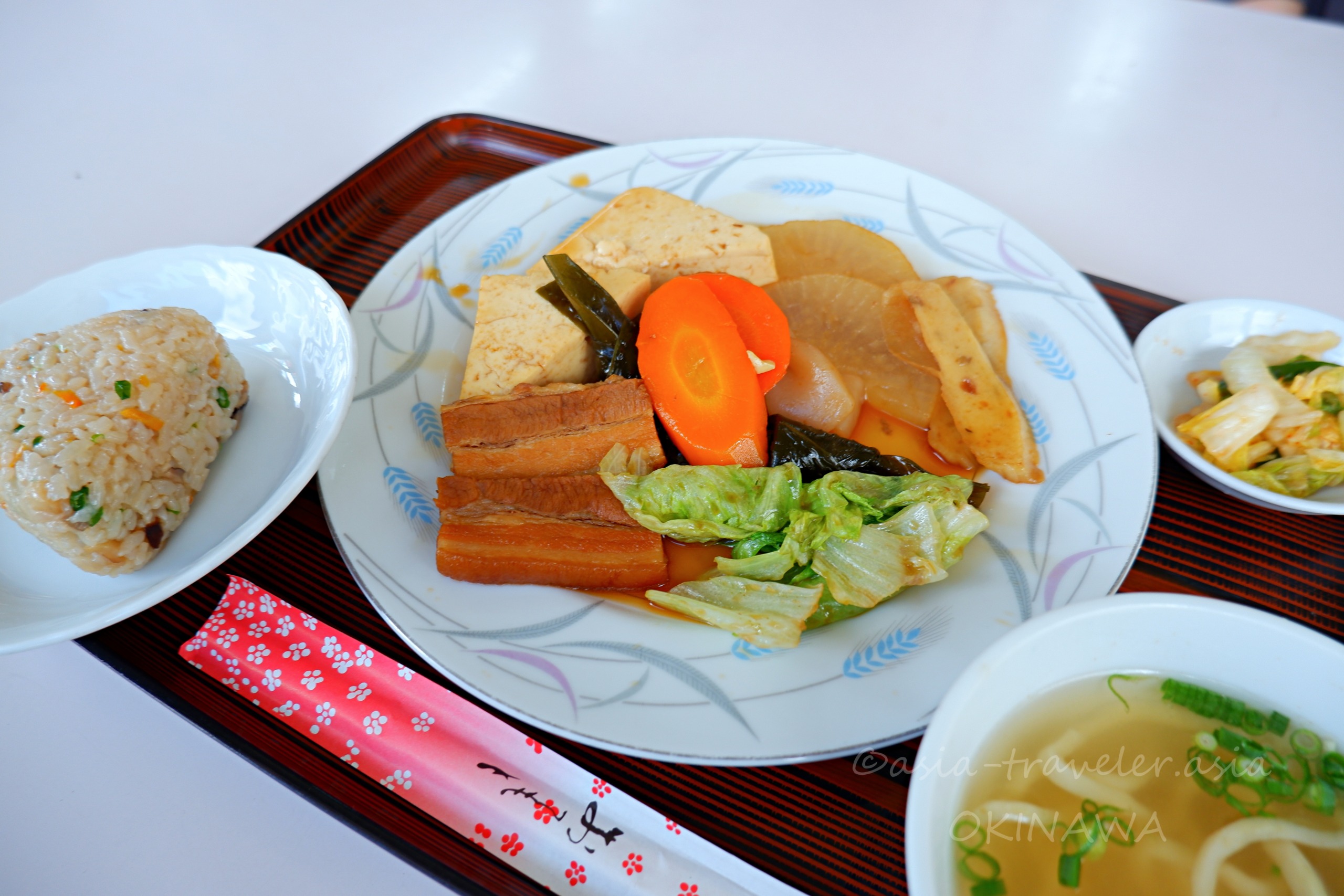 那覇・かおりそばの沖縄煮付定食とジューシー