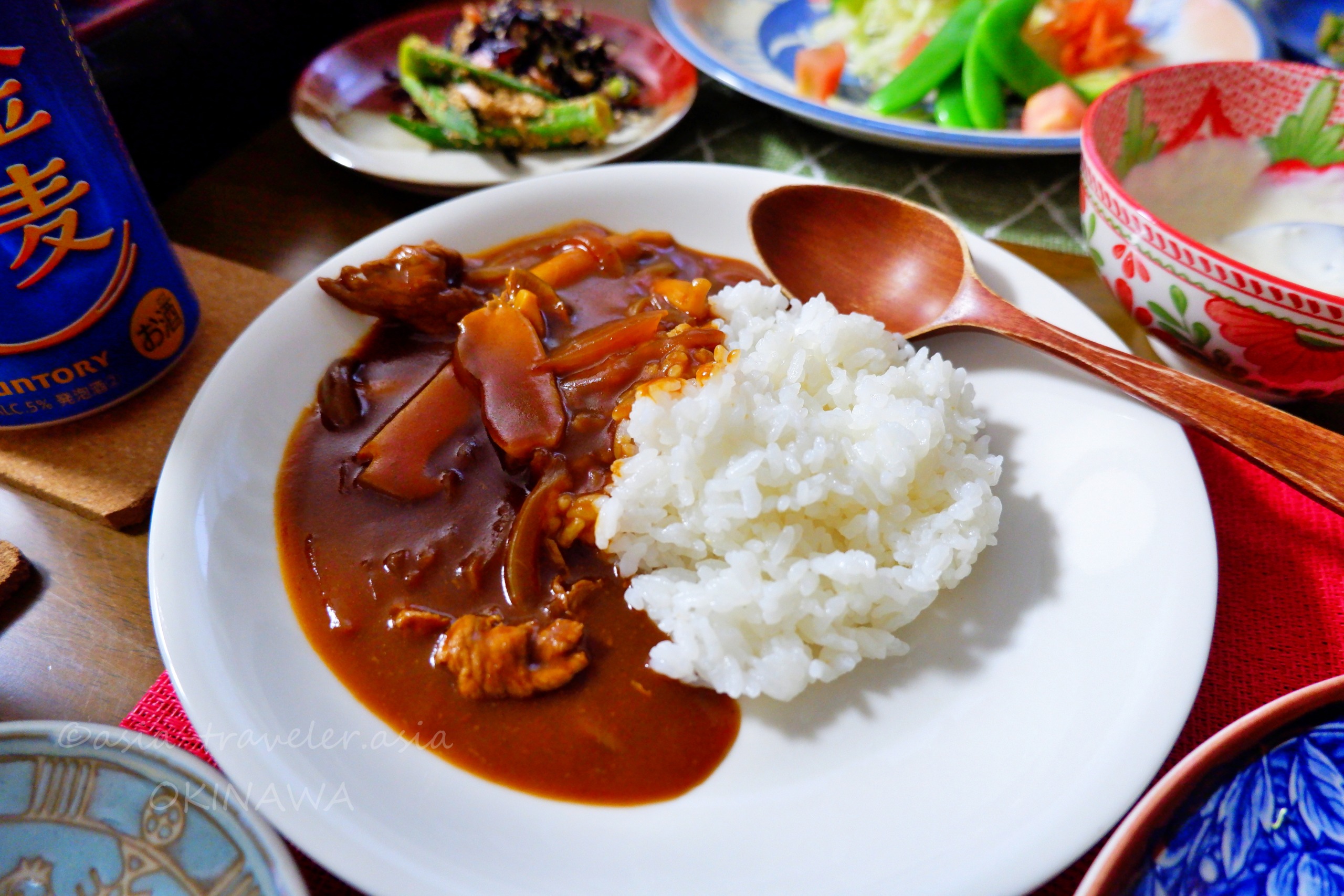 沖縄の家庭料理・ハッシュドビーフと白ご飯の献立