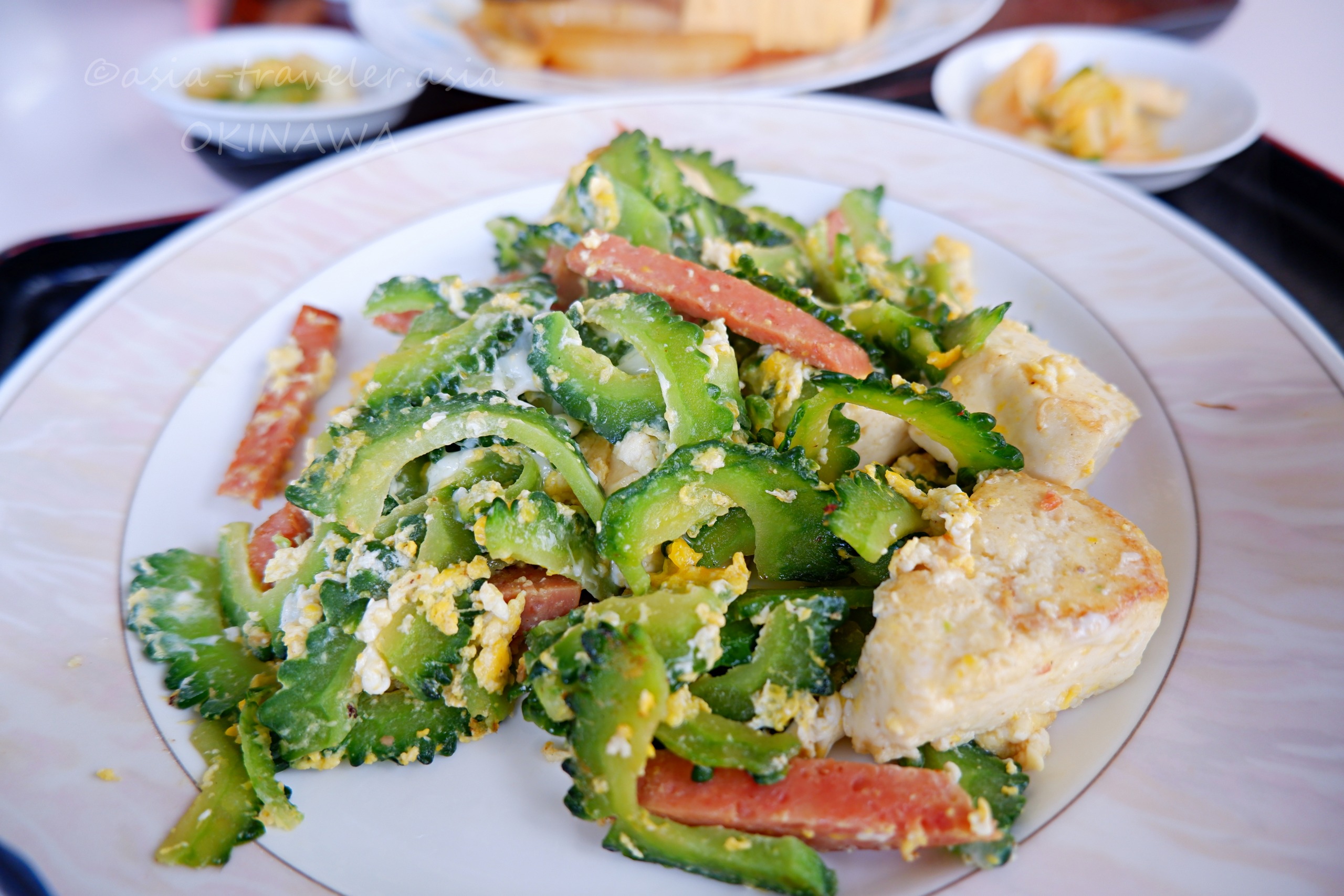 かおりそばのゴーヤーちゃんぷる豆腐と卵入り