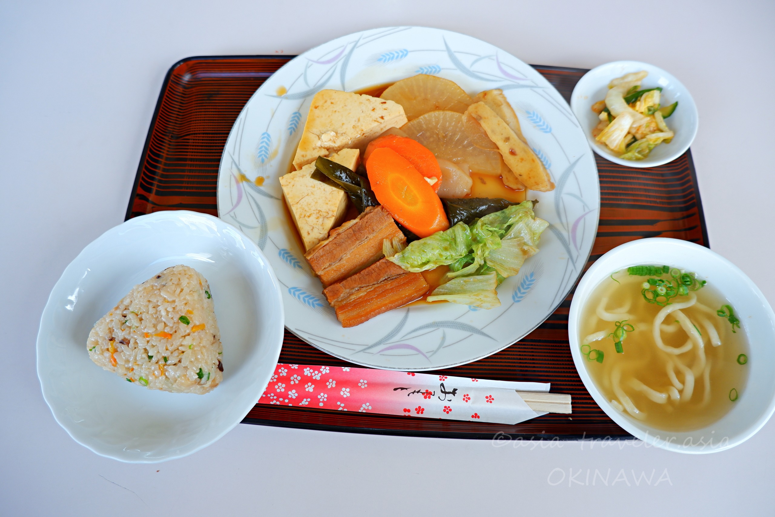 沖縄・かおりそばの煮付け定食とじゅーしーおにぎり