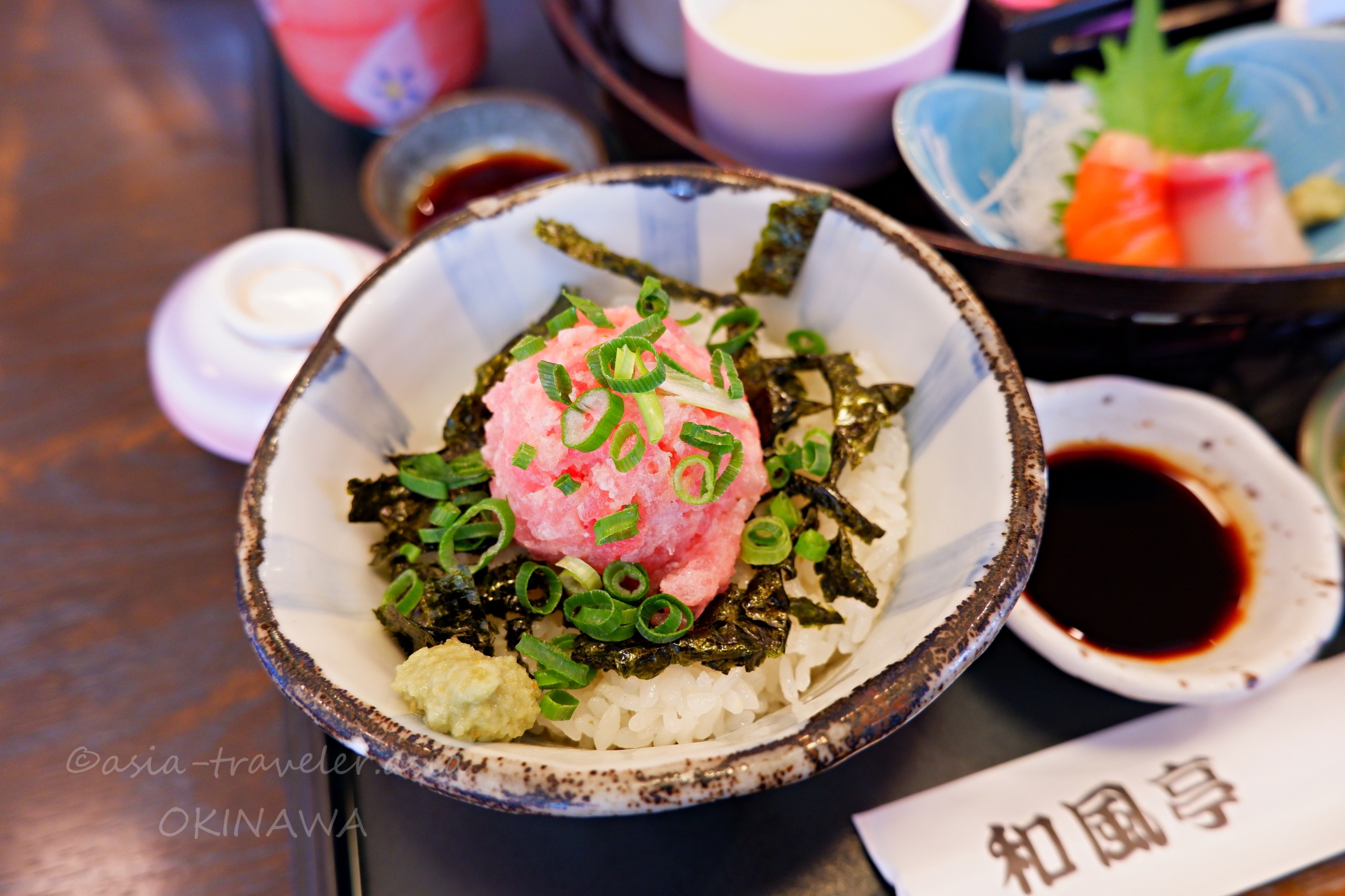 和風亭のミニねぎとろ丼・海苔と小ねぎをトッピング
