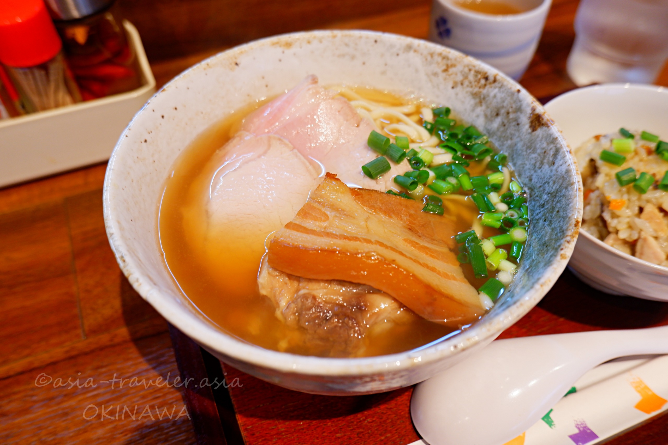 麺屋あんのありんくりんすば・三枚肉と軟骨ソーキ入り