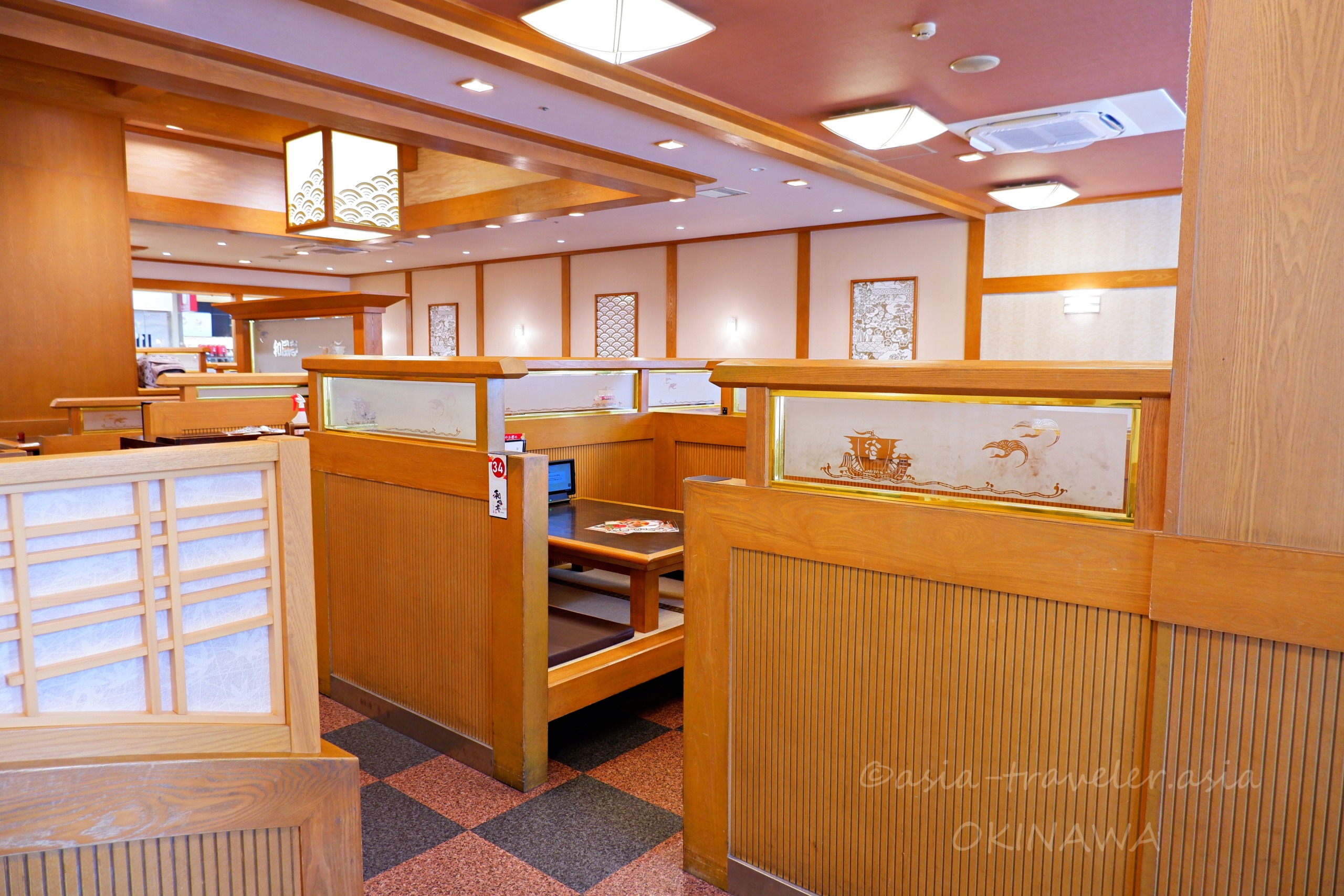 和風亭メインプレイス店の和風ボックス席と落ち着いた店内