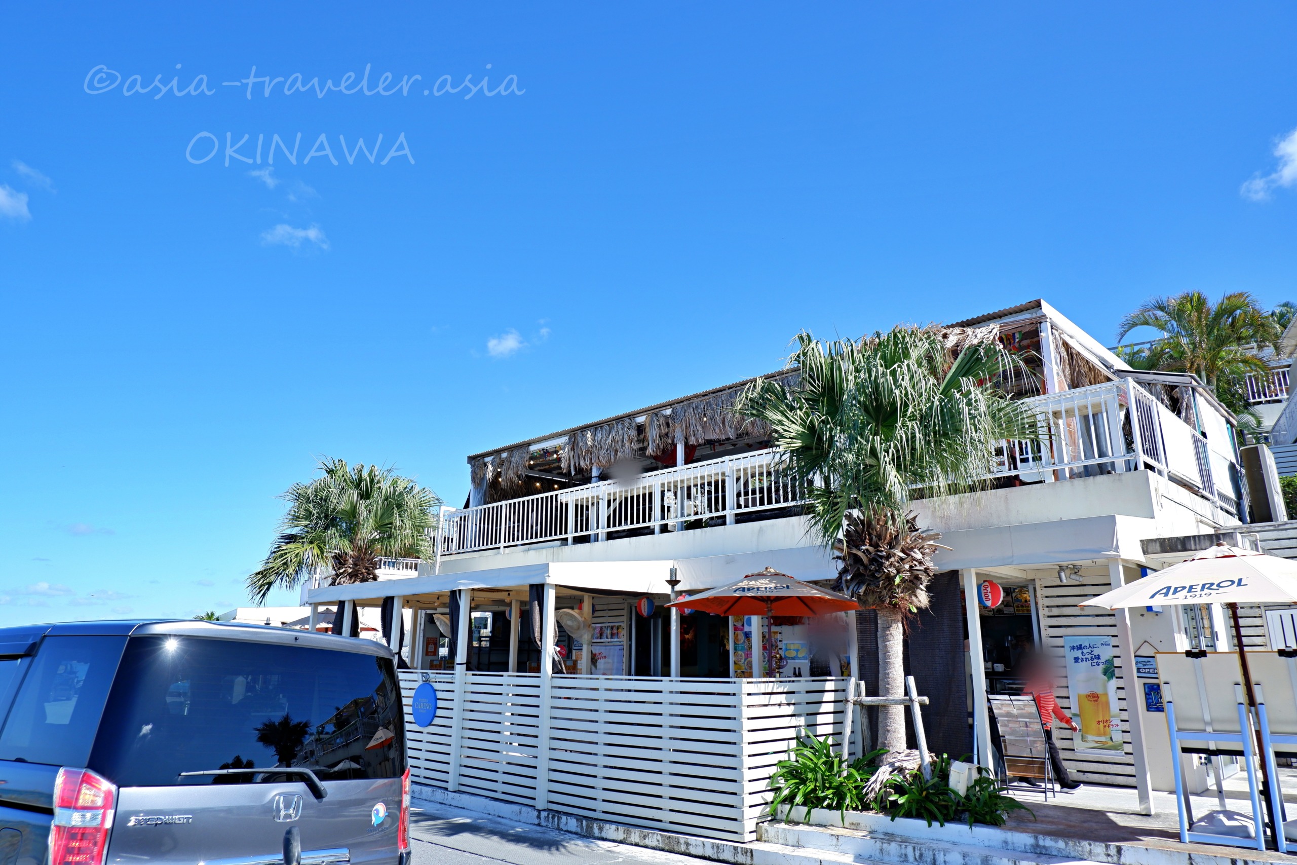 沖縄・瀬長島のウミカジテラス近くのカフェ外観