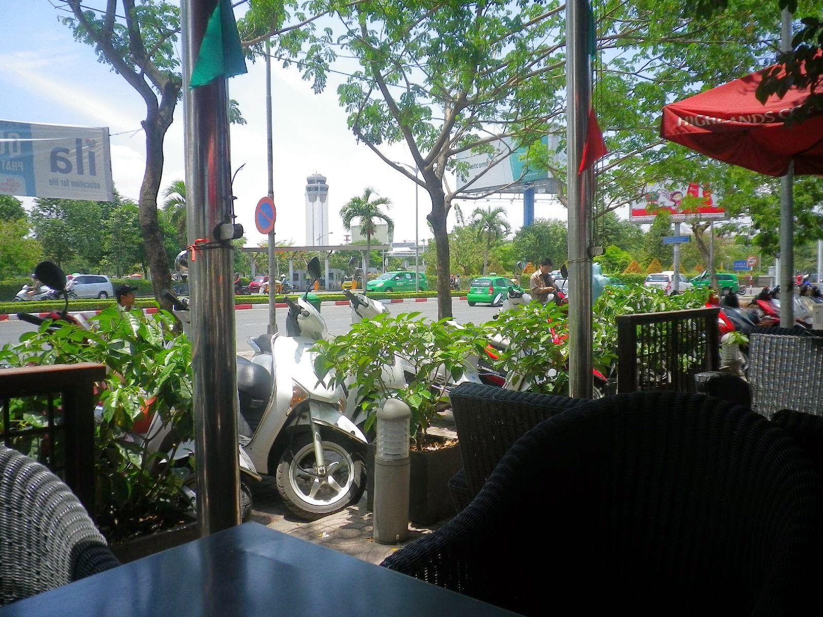 ホーチミン空港近くのハイランドコーヒーテラス席からの眺め