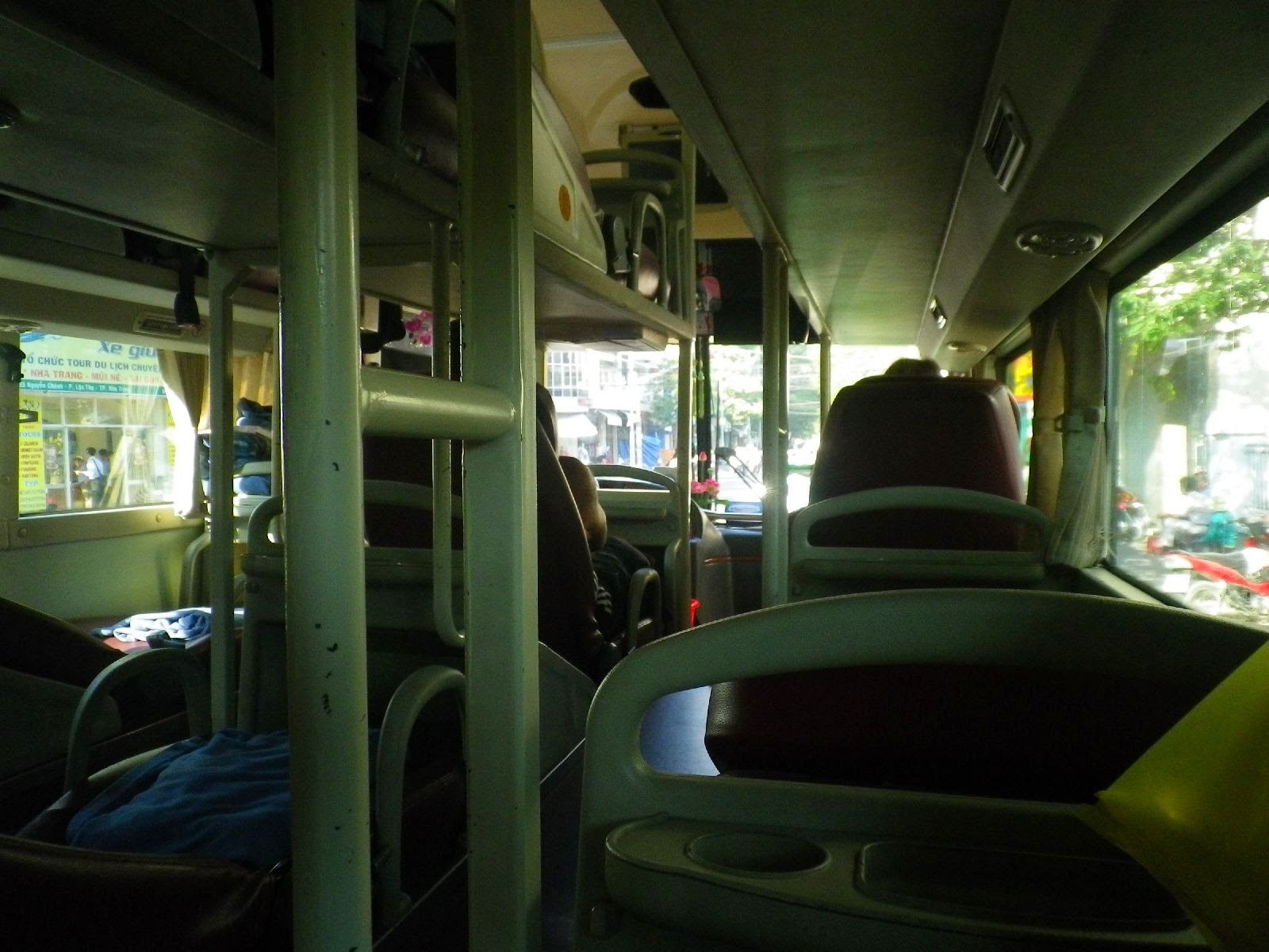 ニャチャン発ホーチミン行き長距離バスの車内座席