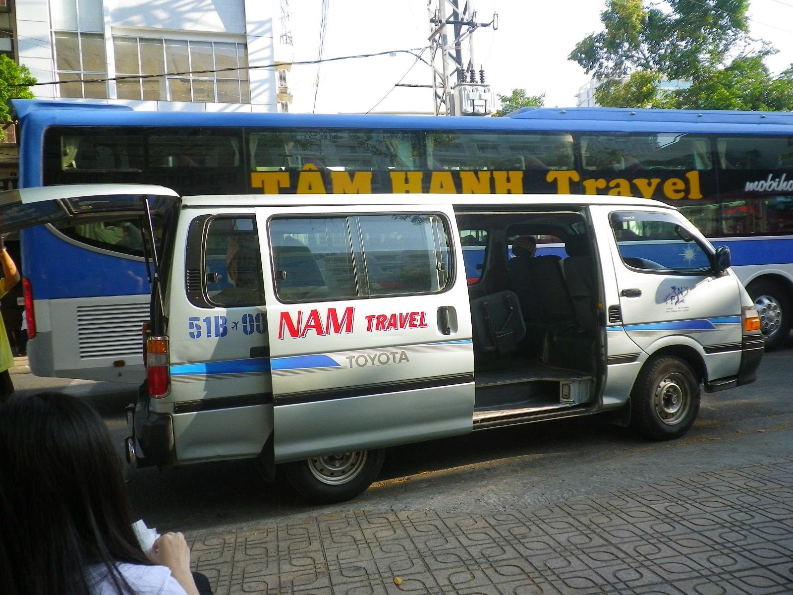 ホーチミン発NAM TRAVELのトヨタ製送迎ワゴン車